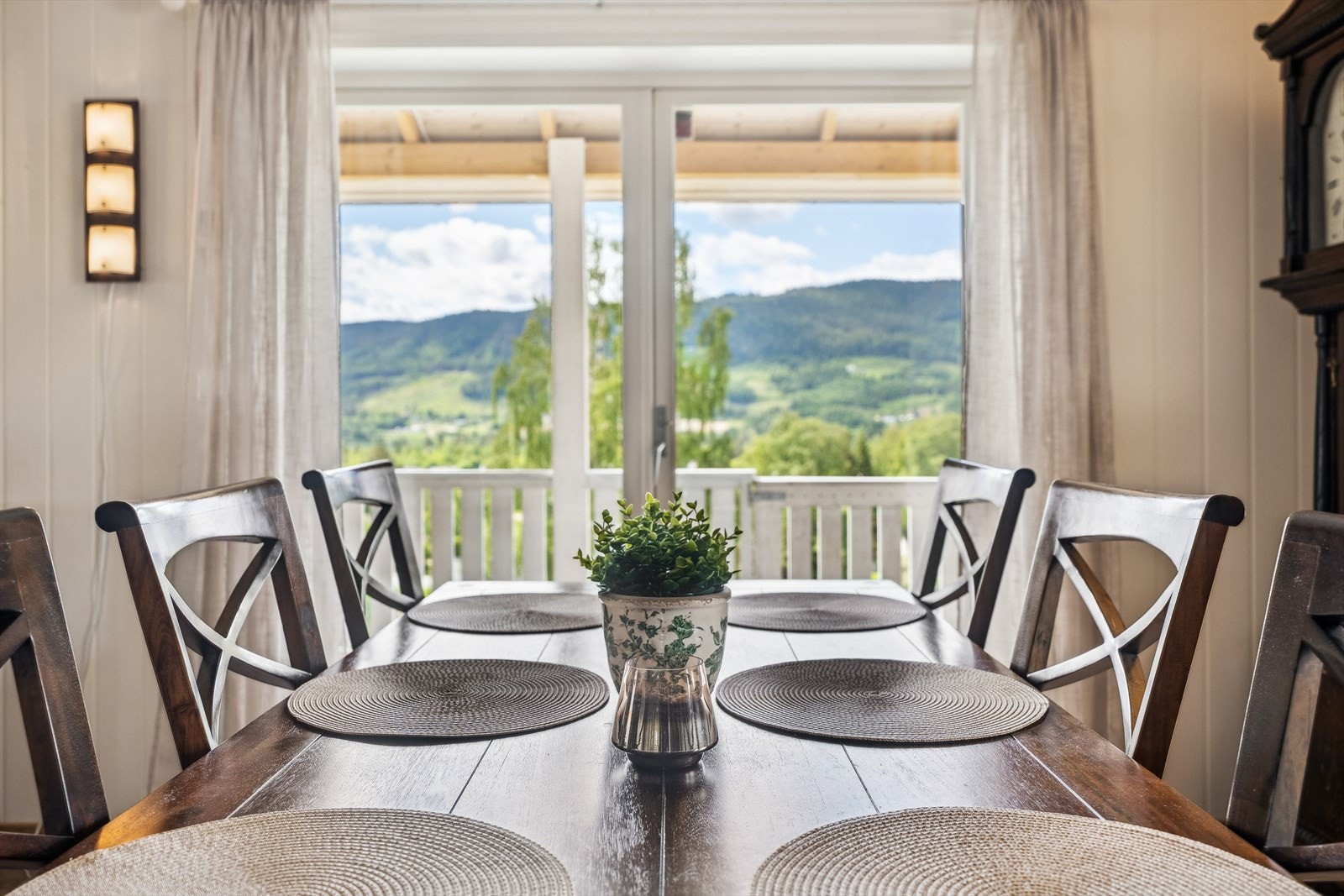 Nydelig utsikt fra spiseplassen. Galleribilde