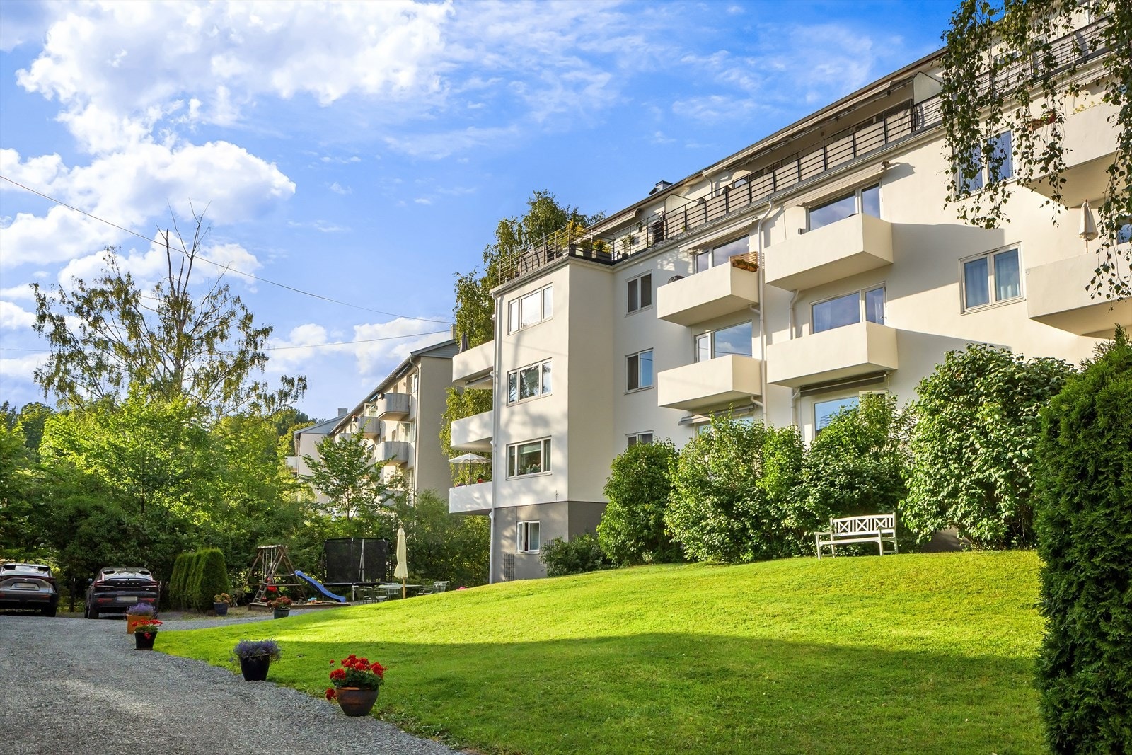 Fasade og felles hage Galleribilde