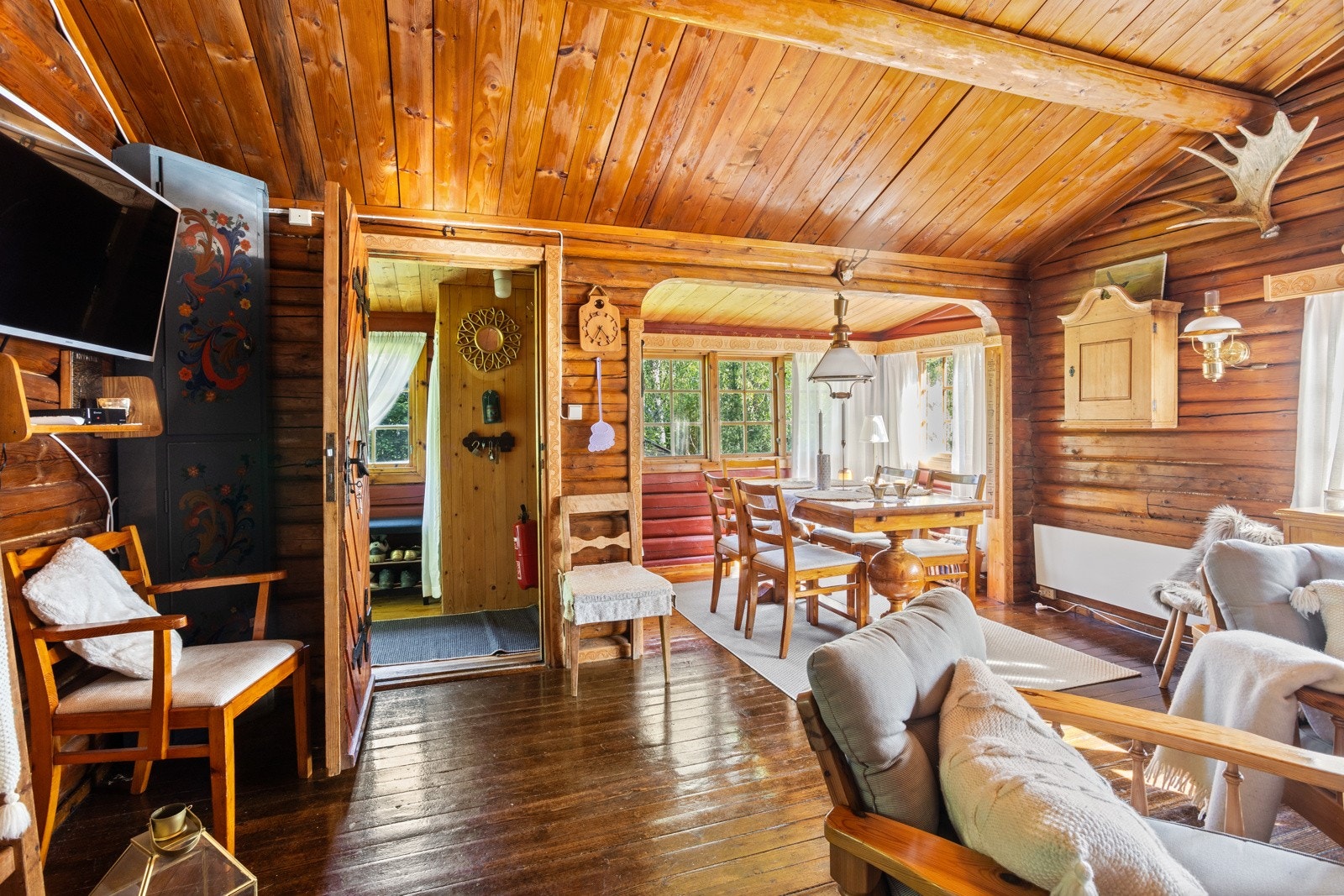 Stue med koselig spiseplass Galleribilde