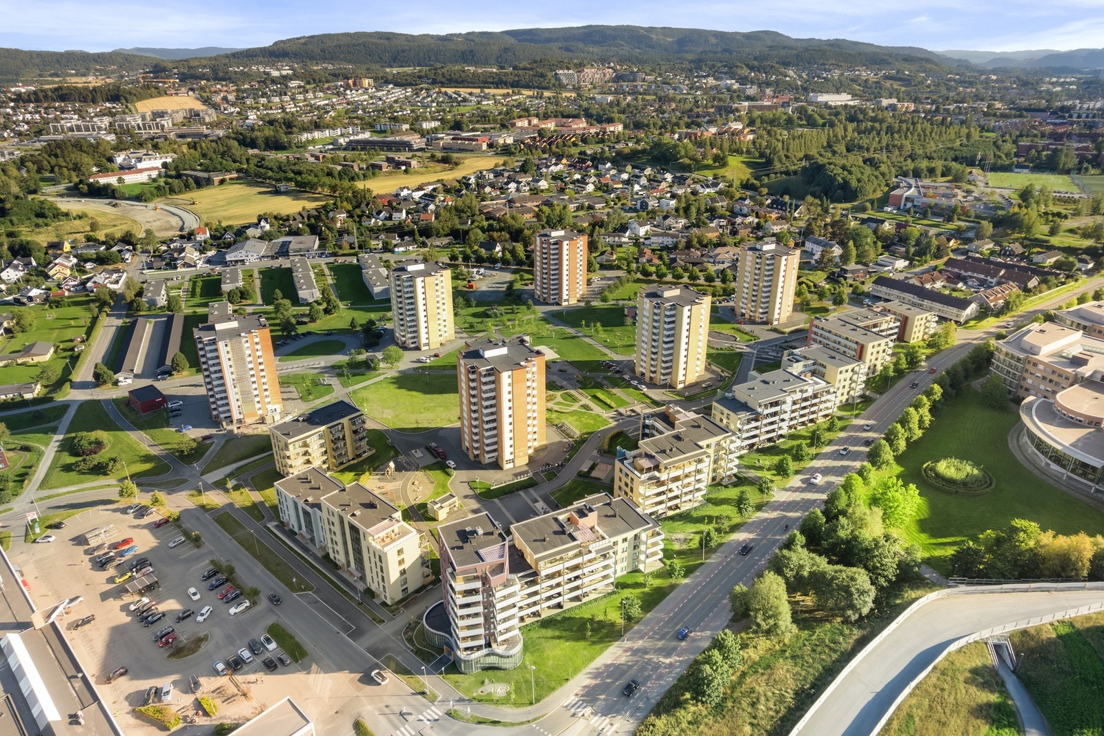 Valentinlyst er et boområde i Trondheim Øst, ca. 4 km fra Trondheim Sentrum. Med sentral beliggenhet på Valentinlyst har prosjektet kort vei til det meste av fasiliteter. Blant annet butikksenter med dagligvarebutikker, apotek, dyrebutikk, legesenter, vin Galleribilde