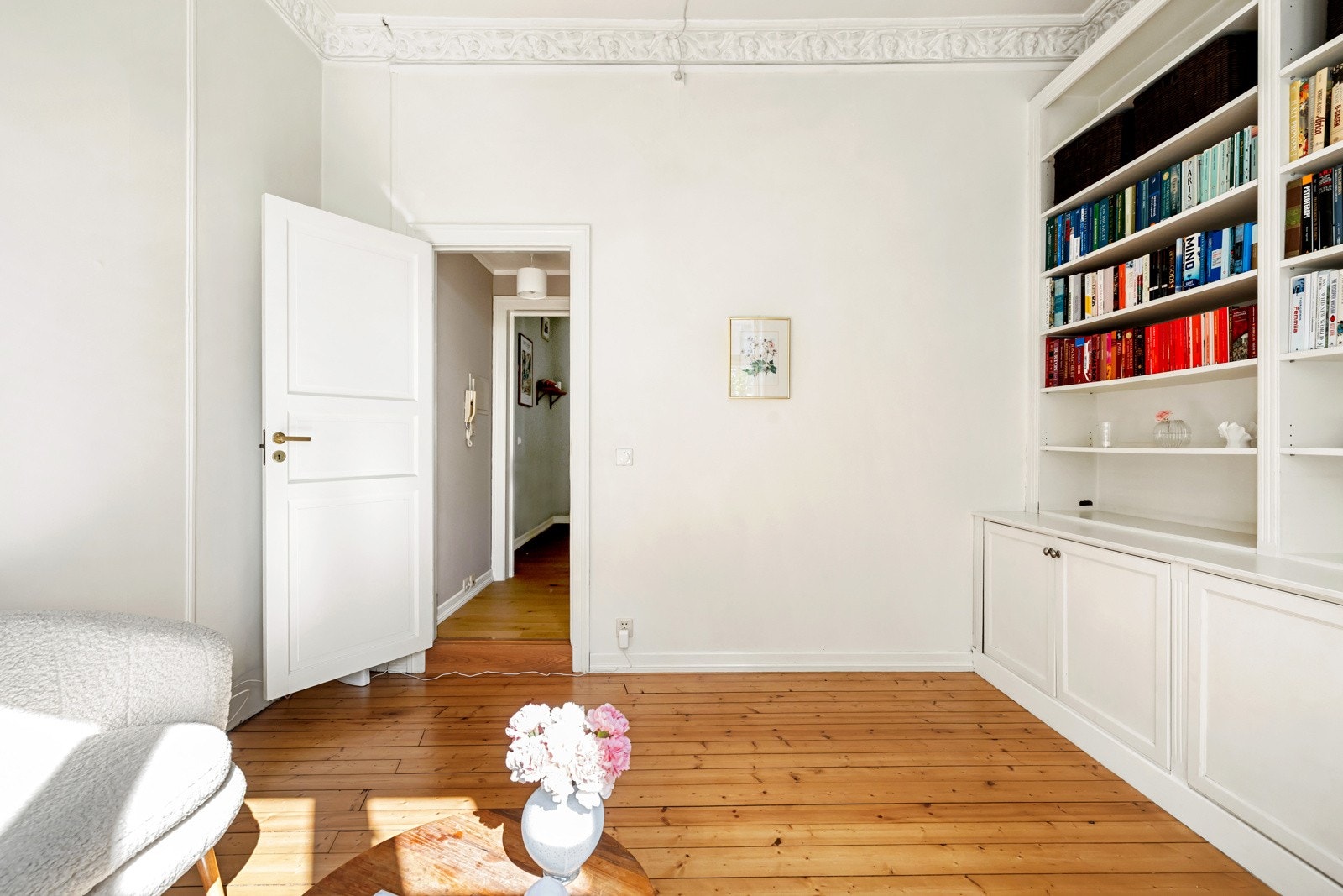 I stuen er det originalt tregulv. Galleribilde