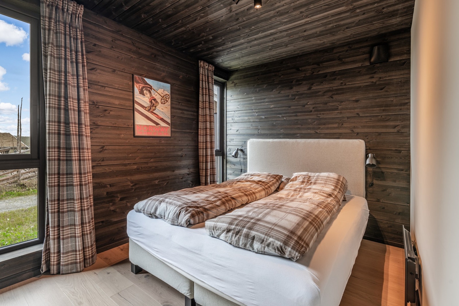 Hytten har totalt tre soverom, pluss tv-stue som kan innredes som soverom Galleribilde