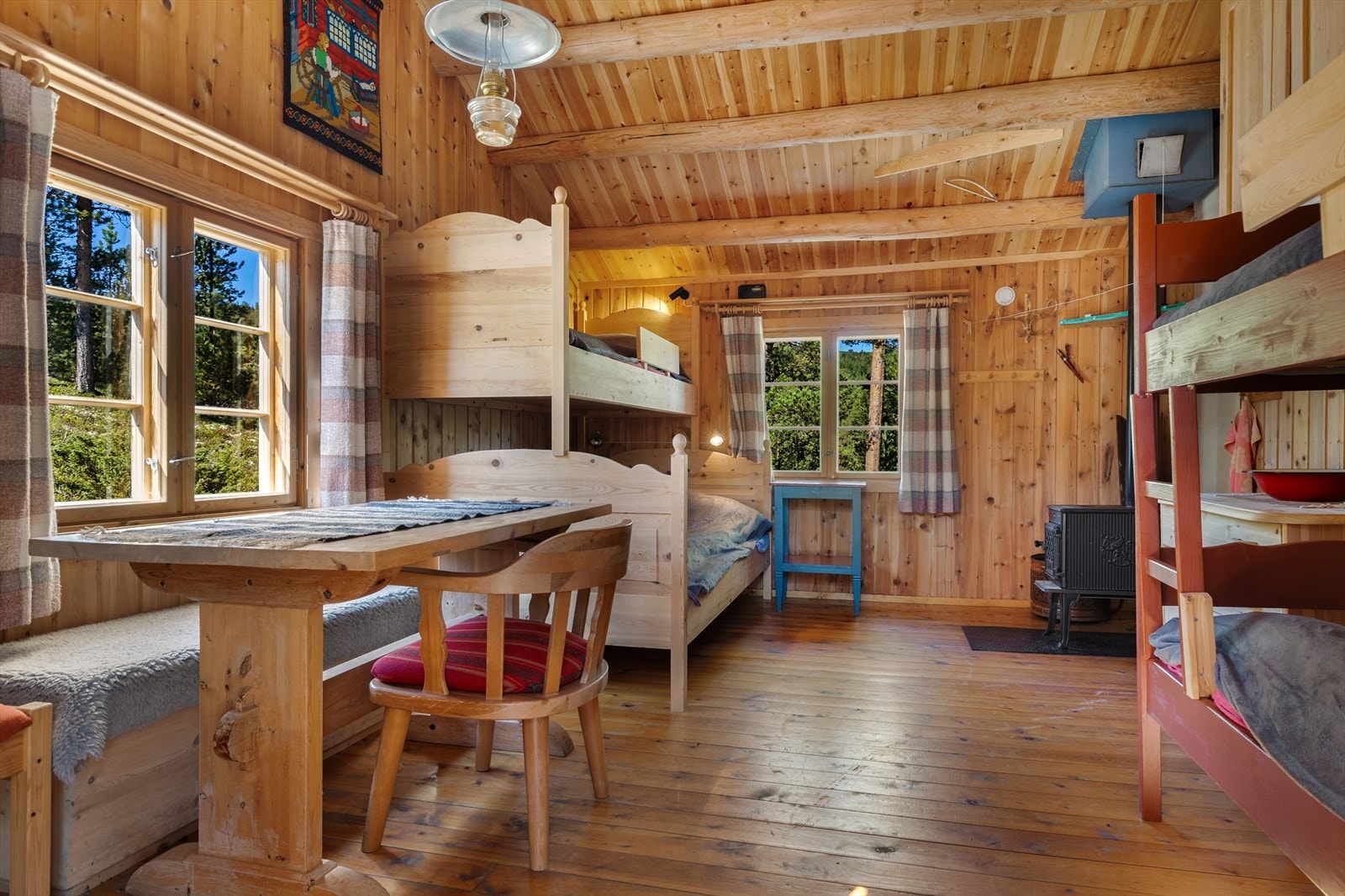 Adskilt rom i hytta - Her er det plass til flere soveplasser. Galleribilde