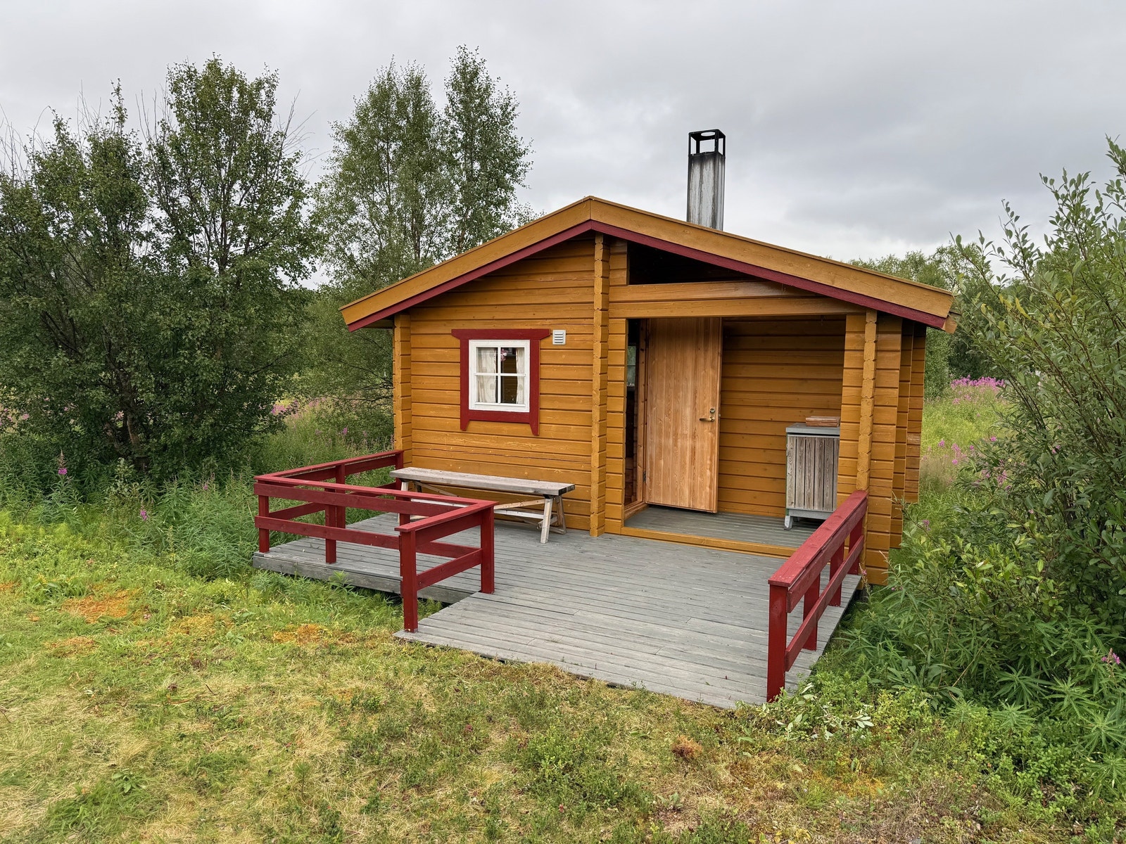 Det ble etablert en badstue i 1998 med romslig forrom. Galleribilde