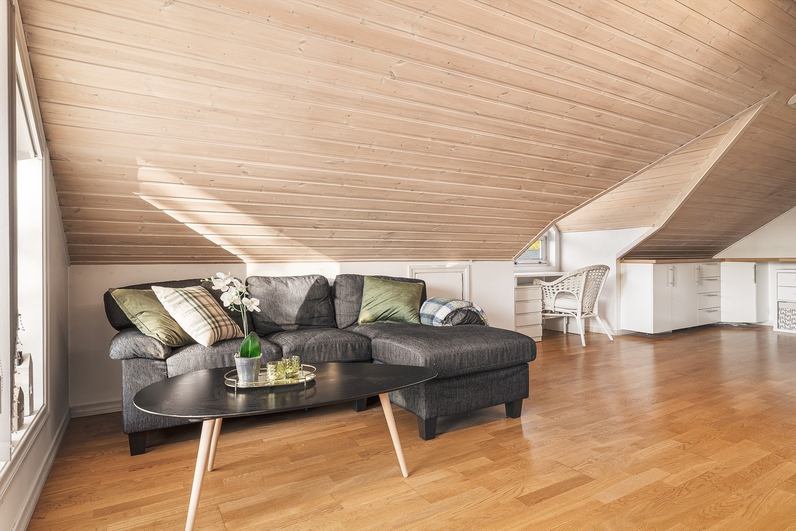 I loftstuen har man god plass til den berømte sofakroken og annet flott stuemøblement! Galleribilde