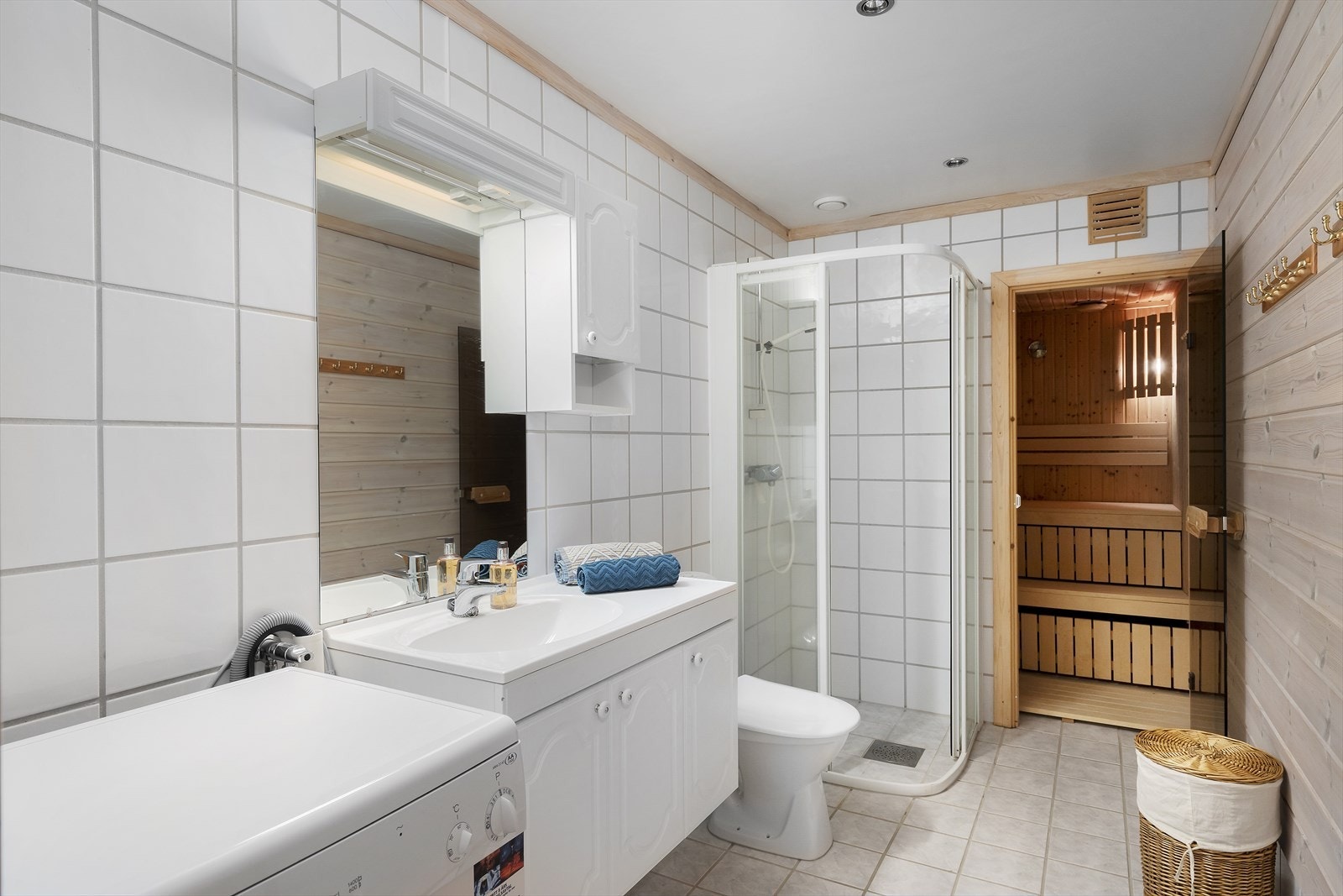 Bad med direkte tilgang til badstue Galleribilde