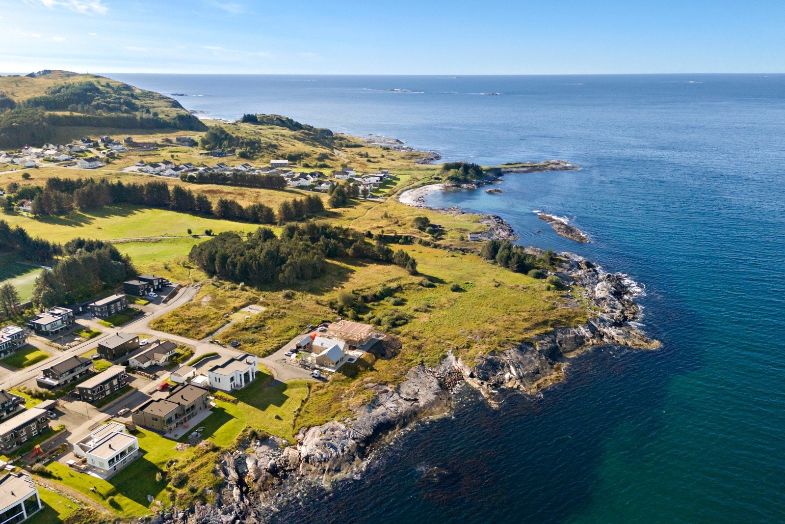 Her får man nærhet til sjøen, fine friareal og det er mange fine turmuligheter i området. Galleribilde