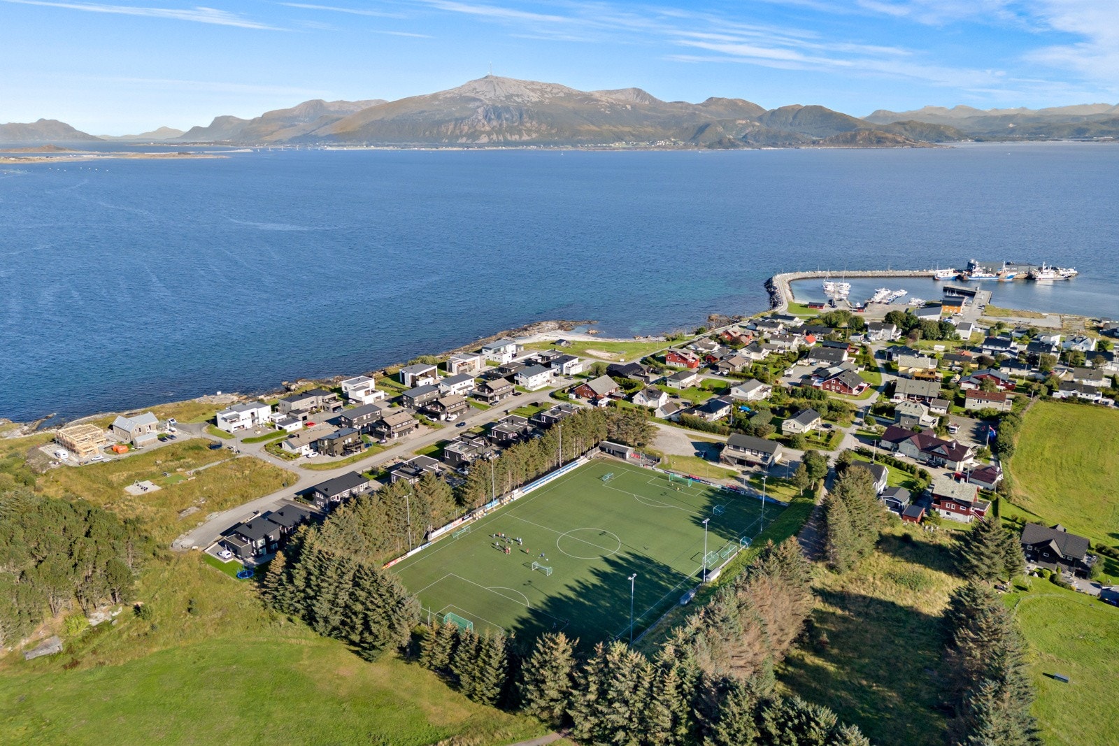 Kort vei til Rota Stadion som ligger like ved eiendommen. Galleribilde