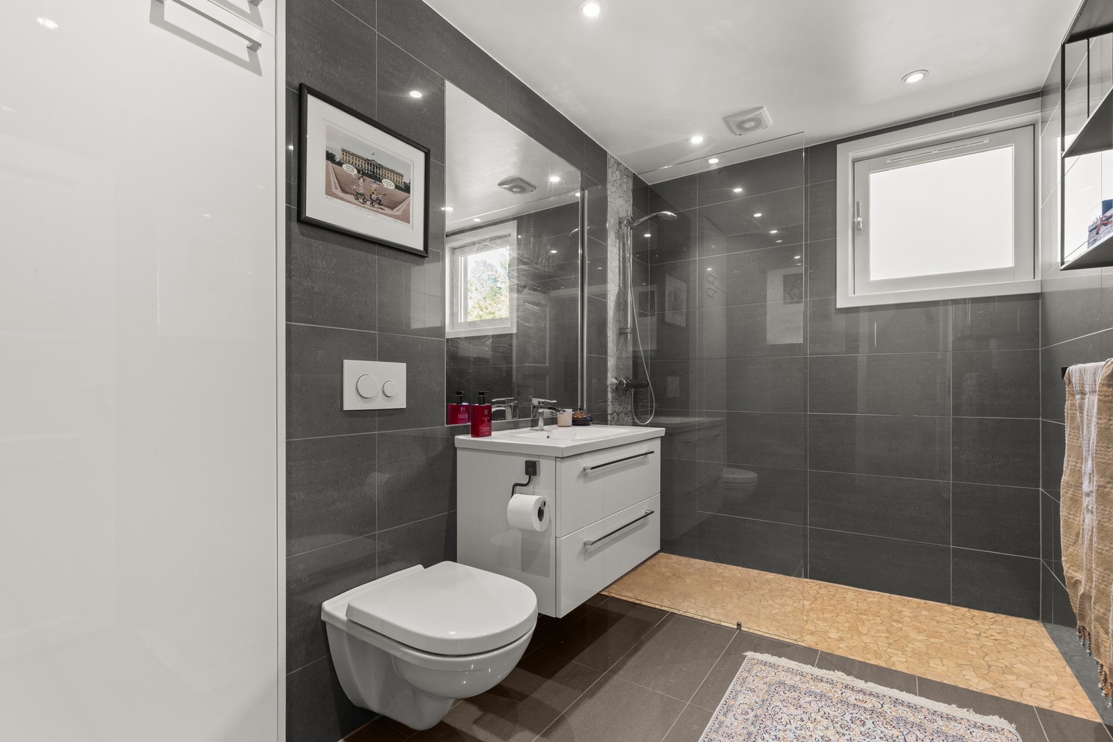 Delikat og tiltalende baderom fra 2016. Galleribilde