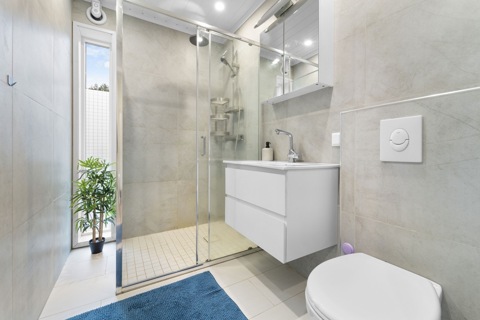 Bad hovedetasje. Galleribilde