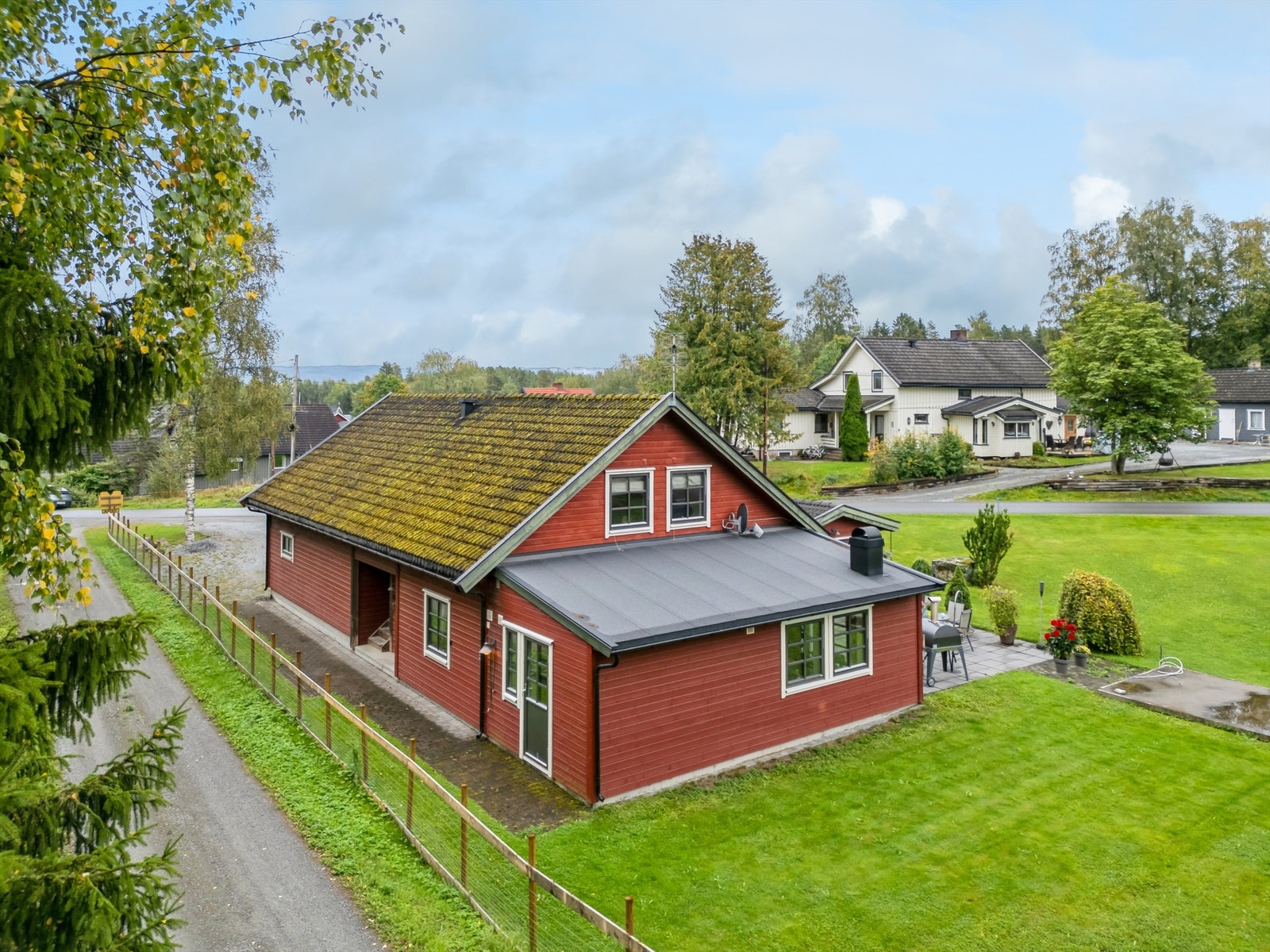 Eiendommen har en fin plassering i feltet, med gode lysforhold. Galleribilde