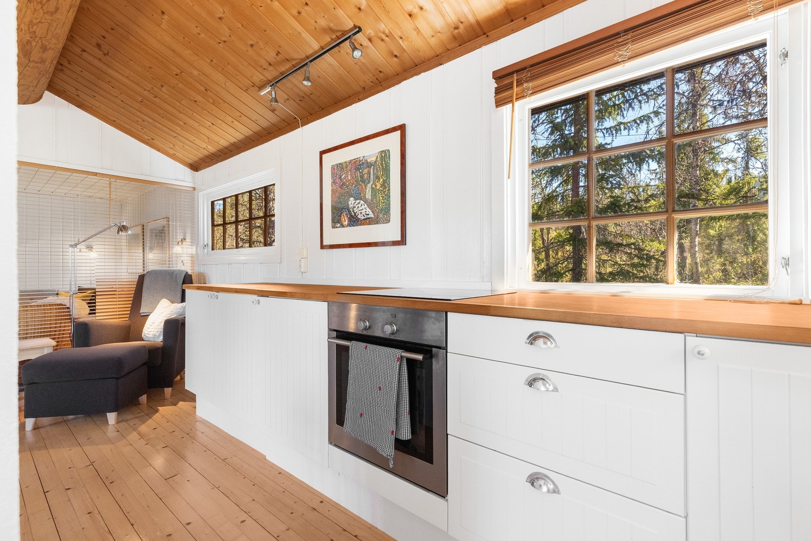 Hytta er vedlikeholdt opp gjennom årene og har en fin planløsning Galleribilde