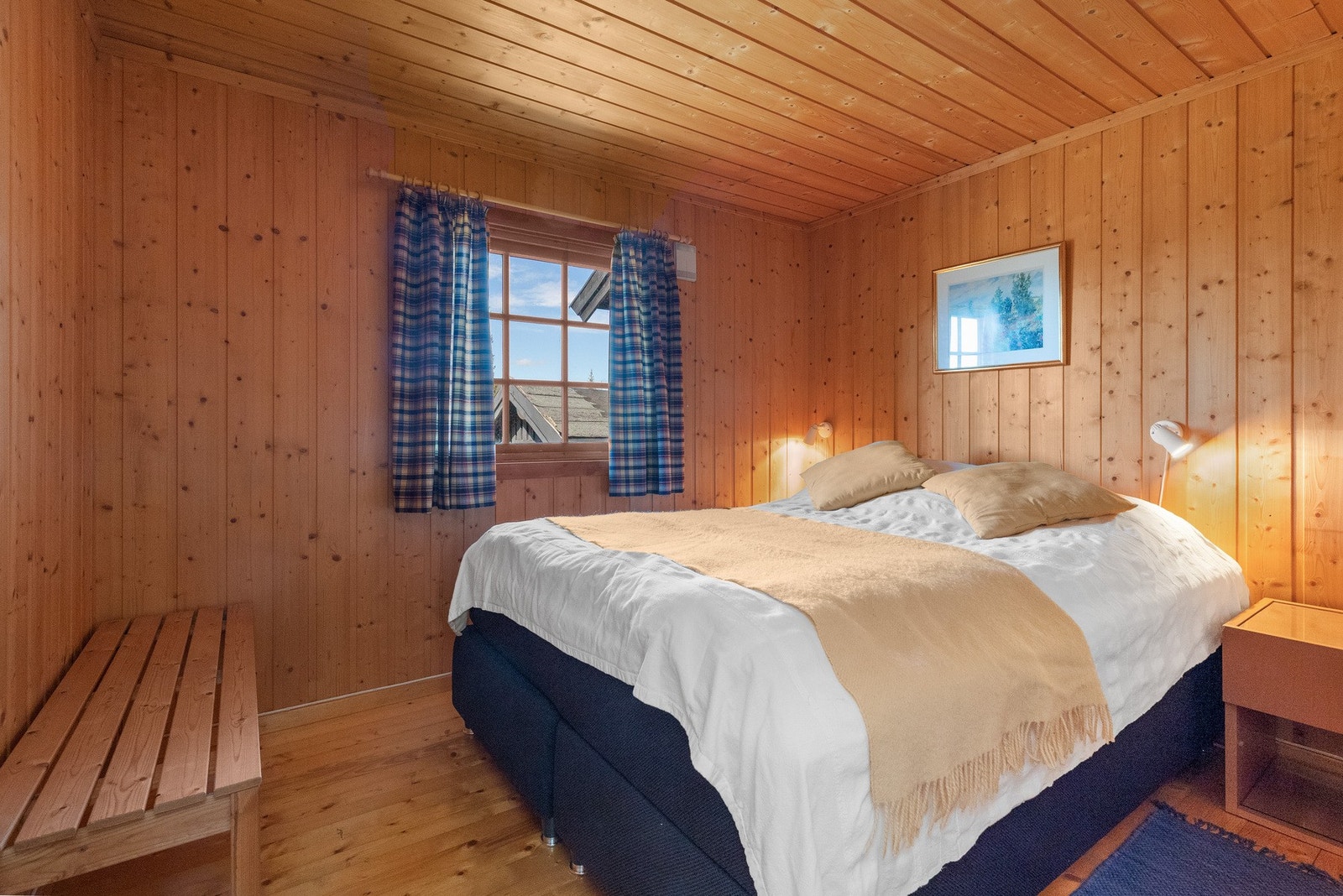 Hytta har fire gode soverom Galleribilde
