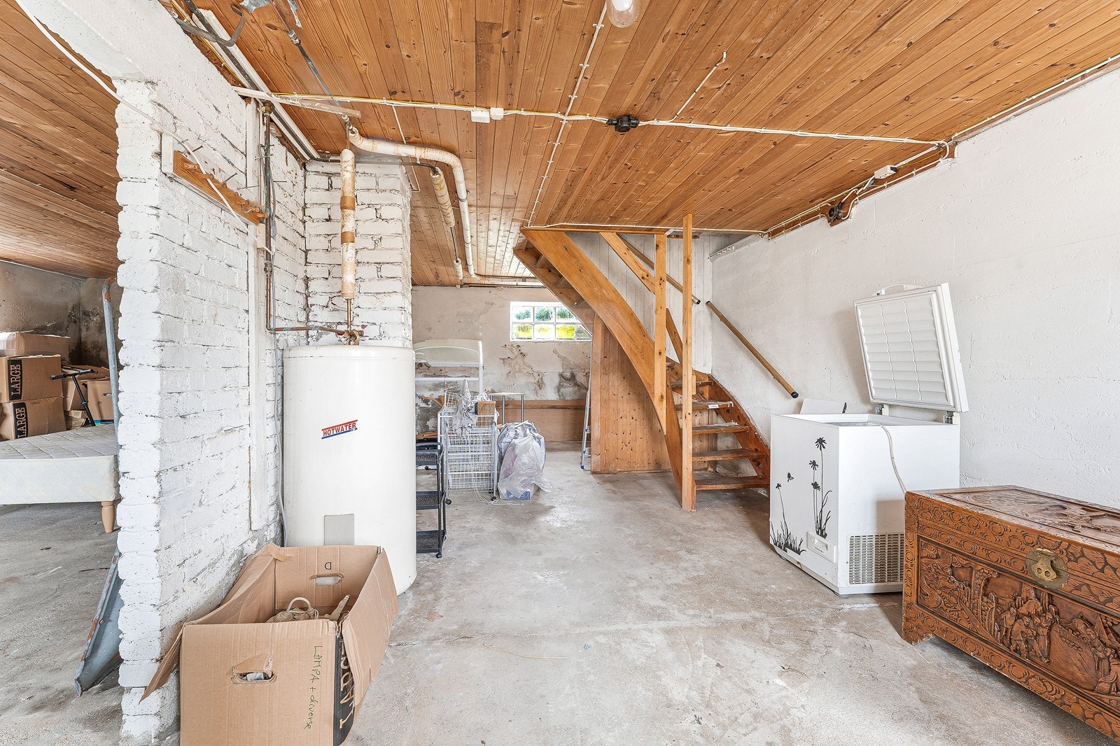 Kjelleren er uinnredet og er målt til ca. 66 m². Galleribilde