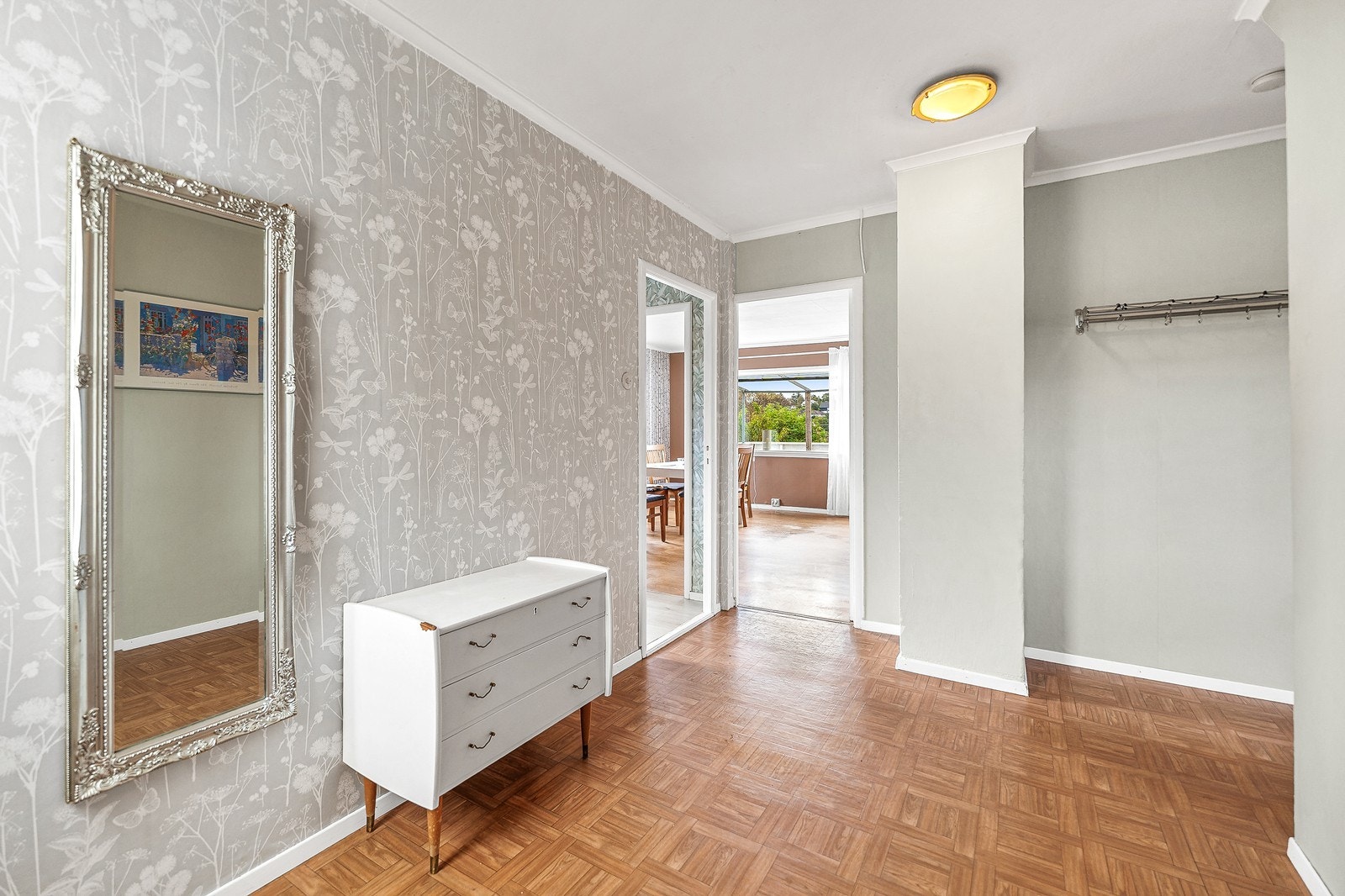 Gangen er av god størrelse. Galleribilde