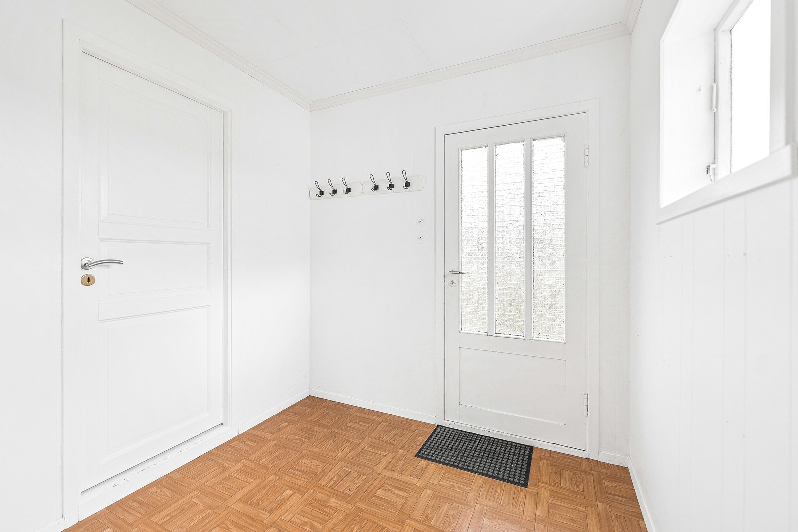 Entré med plass til oppbevaring av yttertøy. Galleribilde