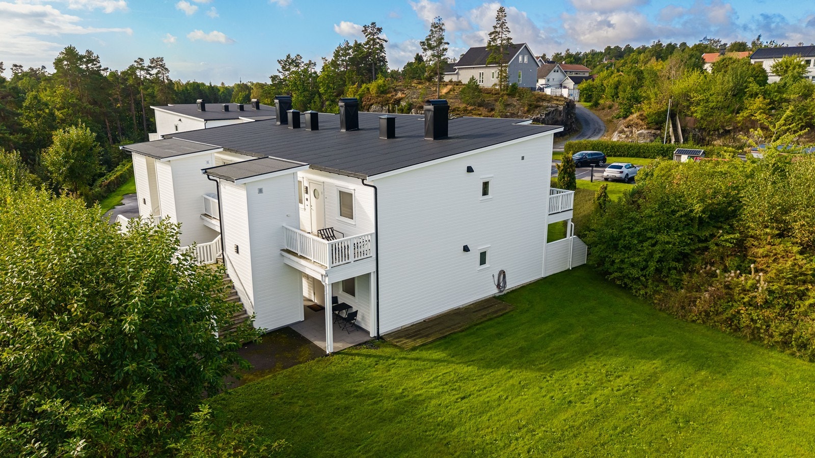 Uteplass ved siden av leiligheten Galleribilde