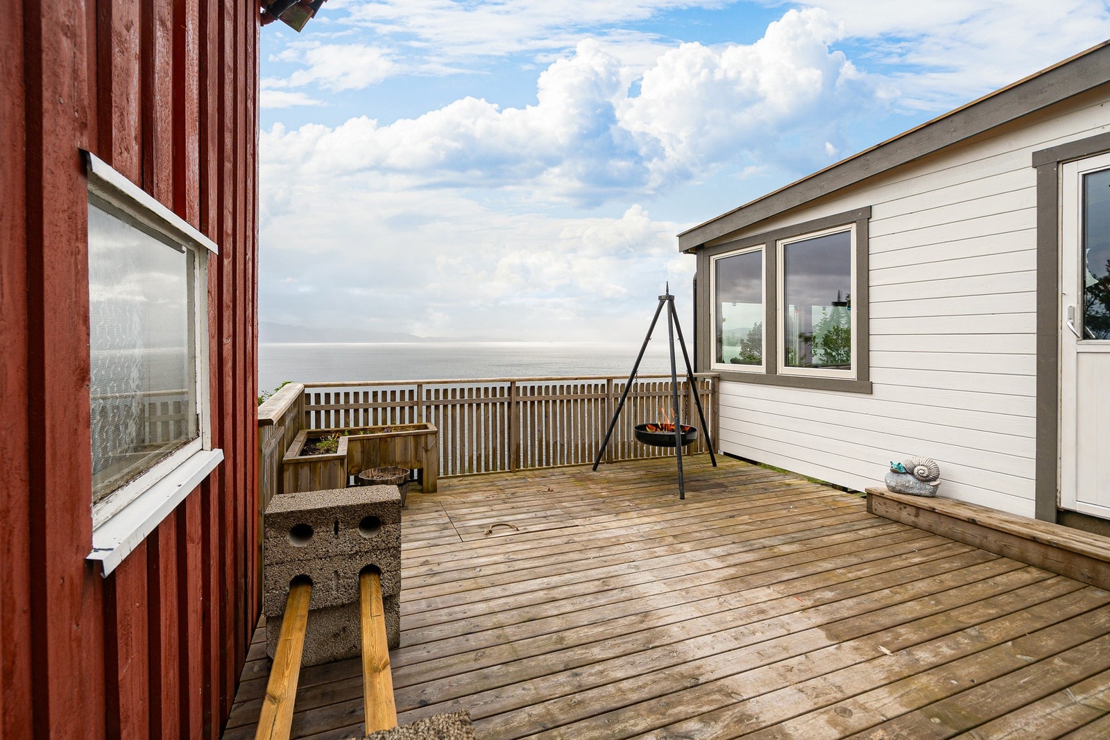 Veranda med inngang til sommerstue. Galleribilde