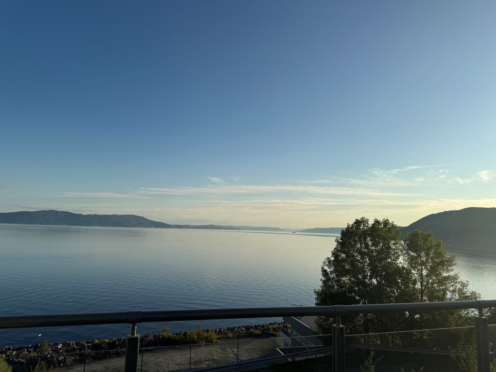 Selgers egne bilder. Som tatt ut ifra et postkort. Det er jo umulig å ikke like seg her. Galleribilde