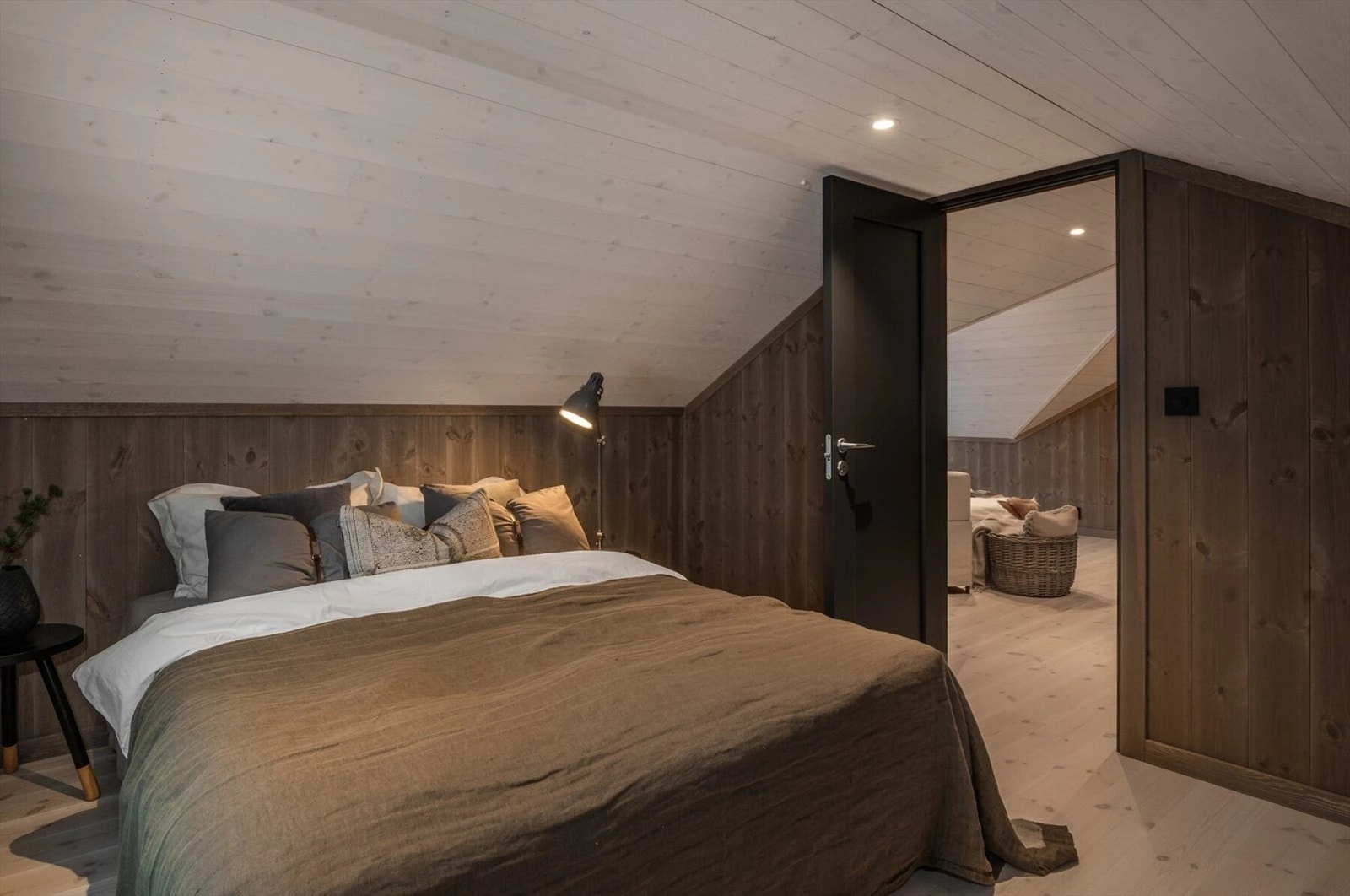 Hemsdelen er inndelt i 3 rom som gir ekstra med plass til familie og venner. Galleribilde