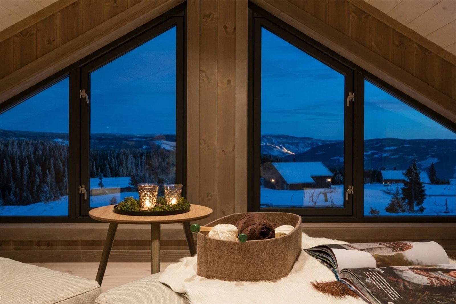 Hemsdelen er inndelt i 3 rom som gir ekstra med plass til familie og venner. Galleribilde