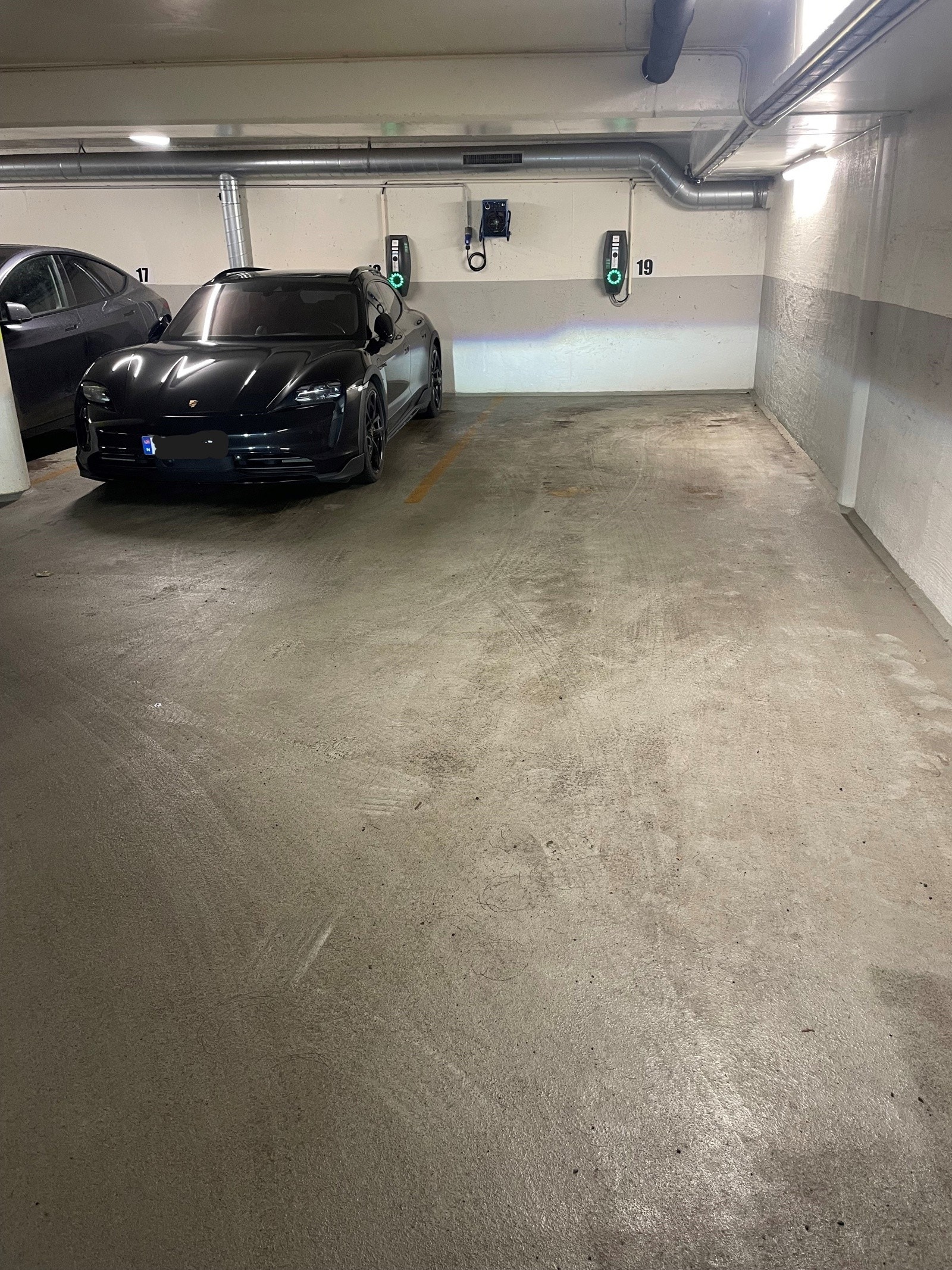 Garasjeplass 19 - Garasjeanlegget er en egen seksjon, og plassen kan fritt selges eller leies ut. Galleribilde