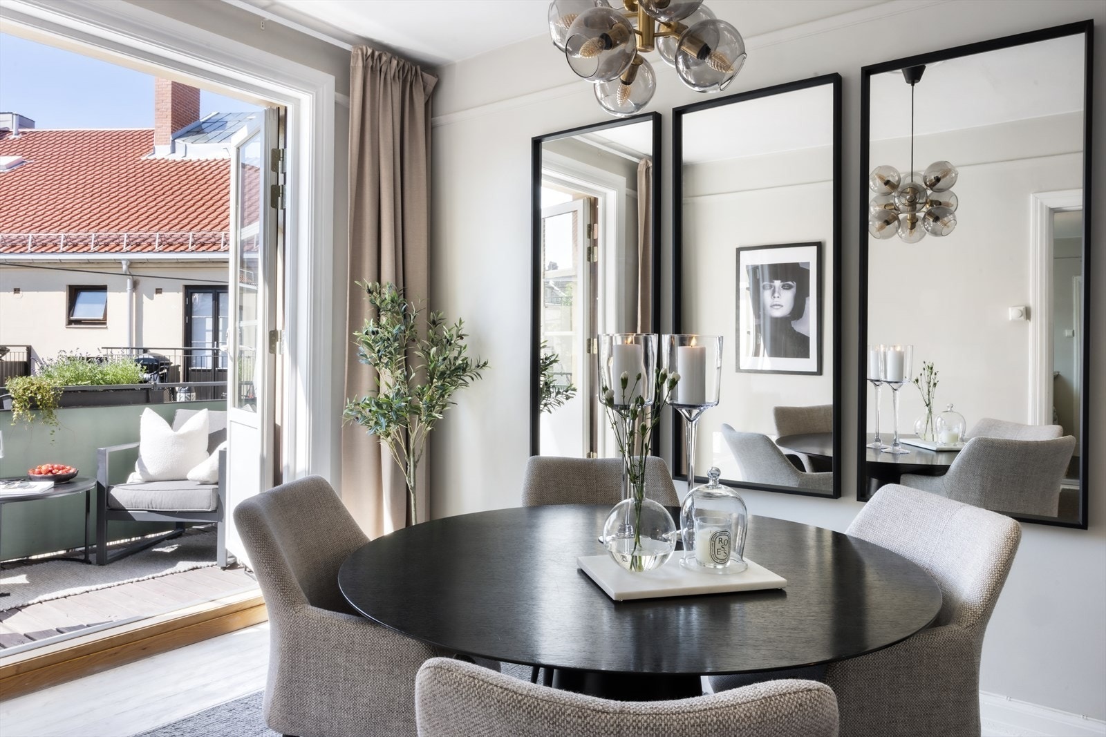 Utgang til balkong fra spisestue. Galleribilde
