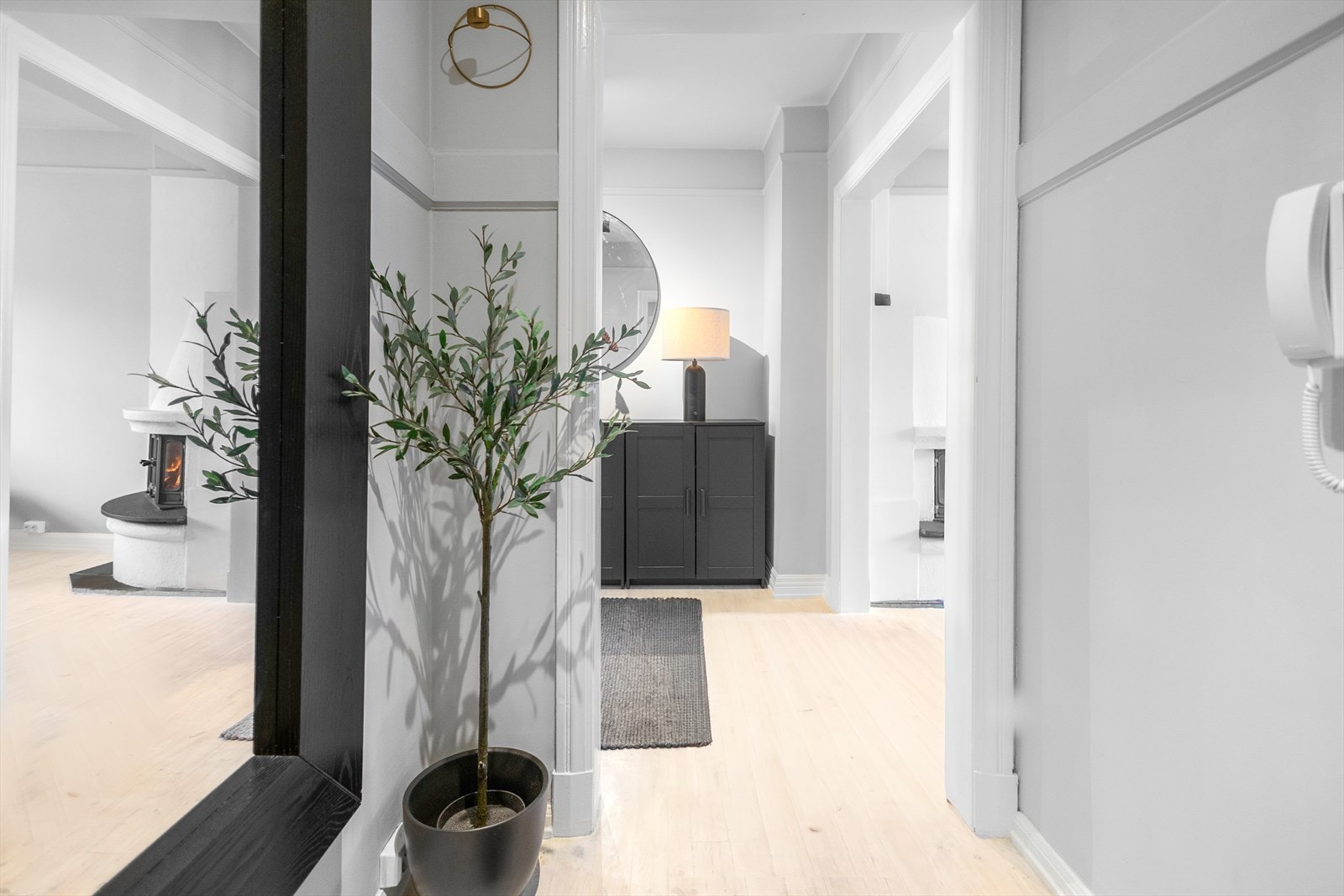 Lyst og åpent inngangsparti. Galleribilde