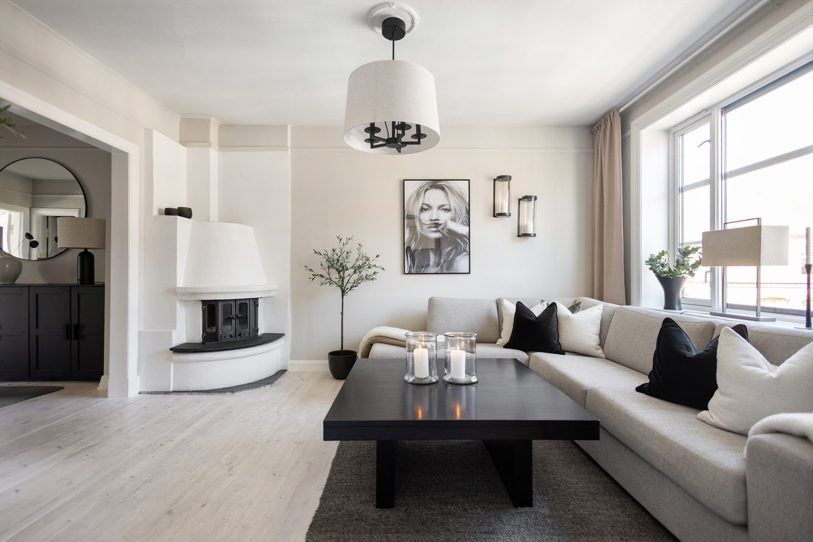 Stue med hjørnepeis. Galleribilde