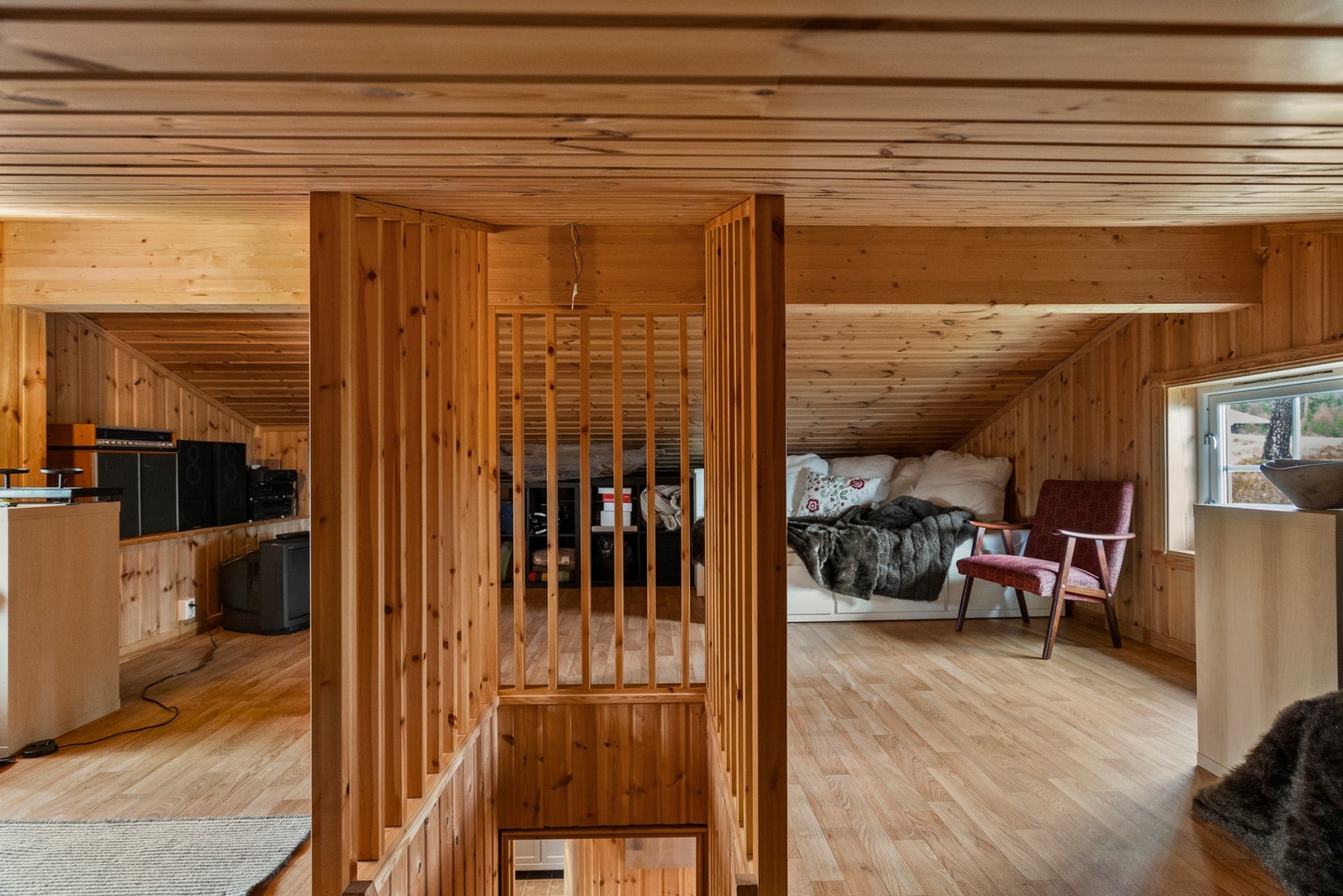 En fleksibel hems som kan brukes både som stue og soveplass. Galleribilde