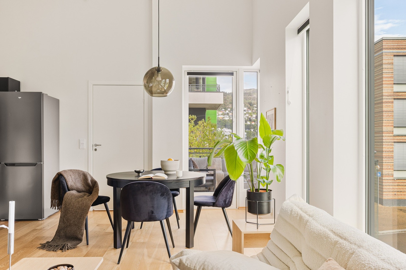 Leiligheten har balansert ventilasjon med varmegjenvinning, som sørger for et godt inneklima. Galleribilde