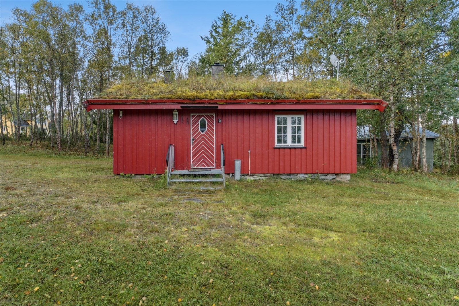 Fritidseiendommen har en flott beliggenhet i et naturskjønt område, ikke langt unna Aursunden. Galleribilde