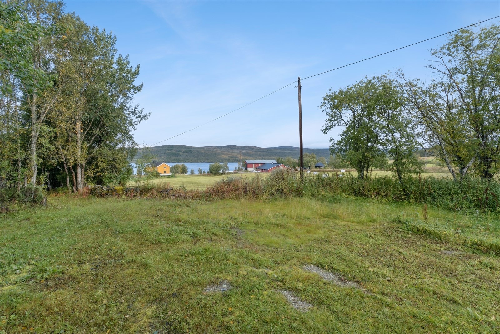 I fra eiendommen er det flotte utsiktsforhold til Aursunden. Galleribilde