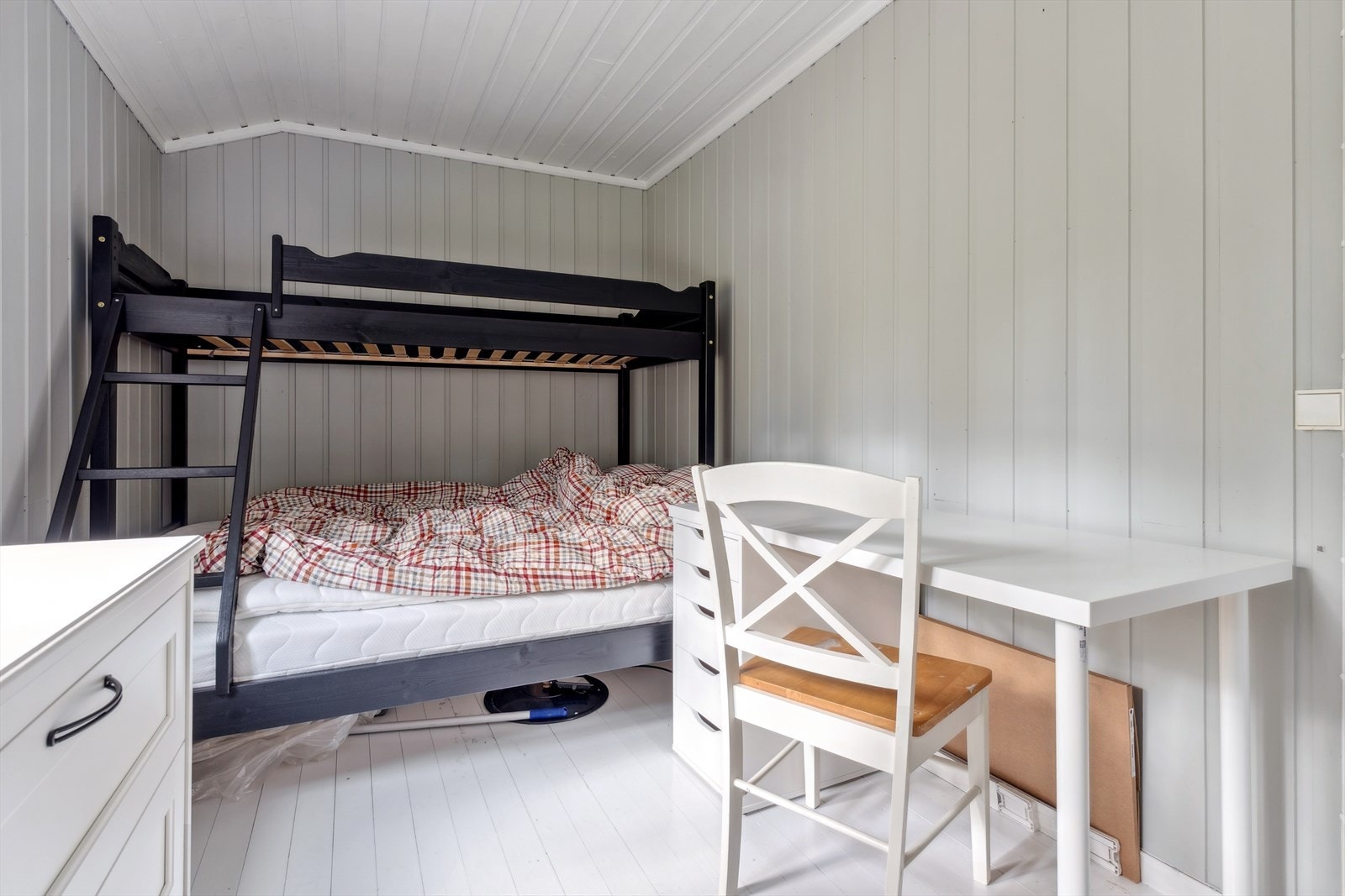 Det er to soverom i hytta på hhv. 8,5m² og 5,5m². Galleribilde