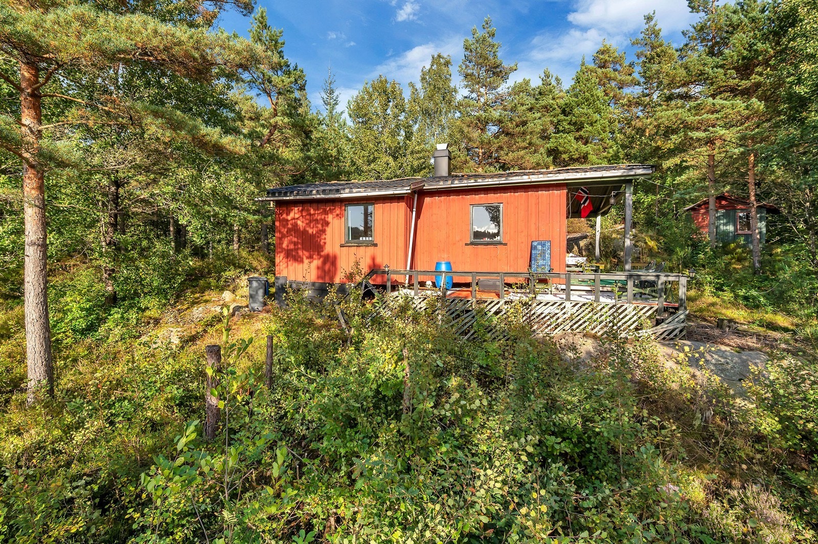 Hytta ligger skjermet og har idyllisk beliggenhet Galleribilde