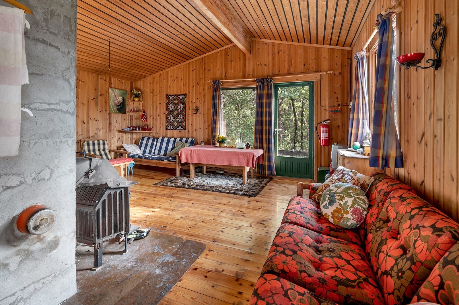 Romslig stue med god takhøyde Galleribilde