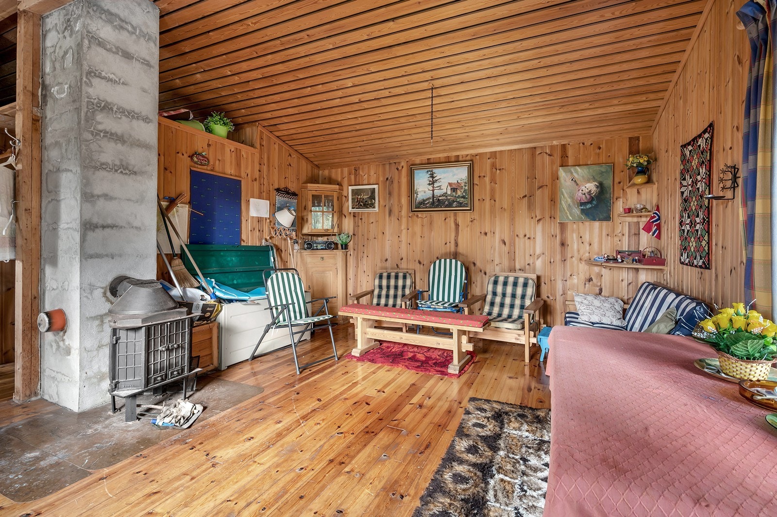 Stua her peisovn som avgir godt med varme Galleribilde