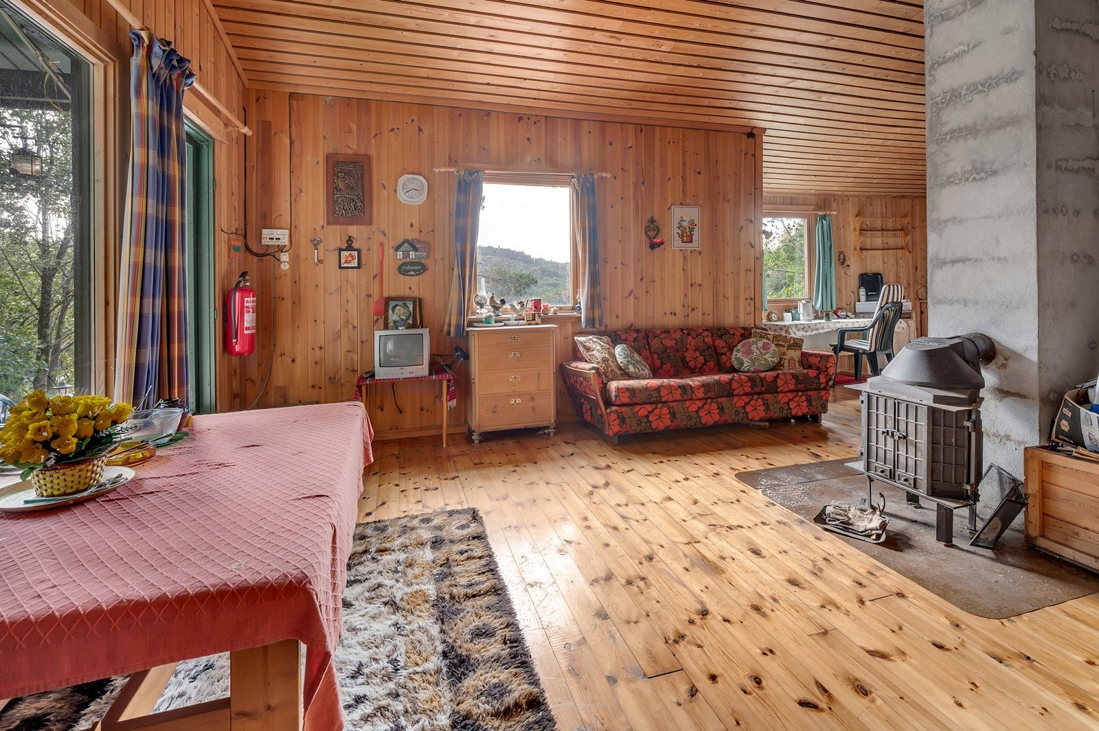 Hytta selges møblert og med alt av inventar Galleribilde