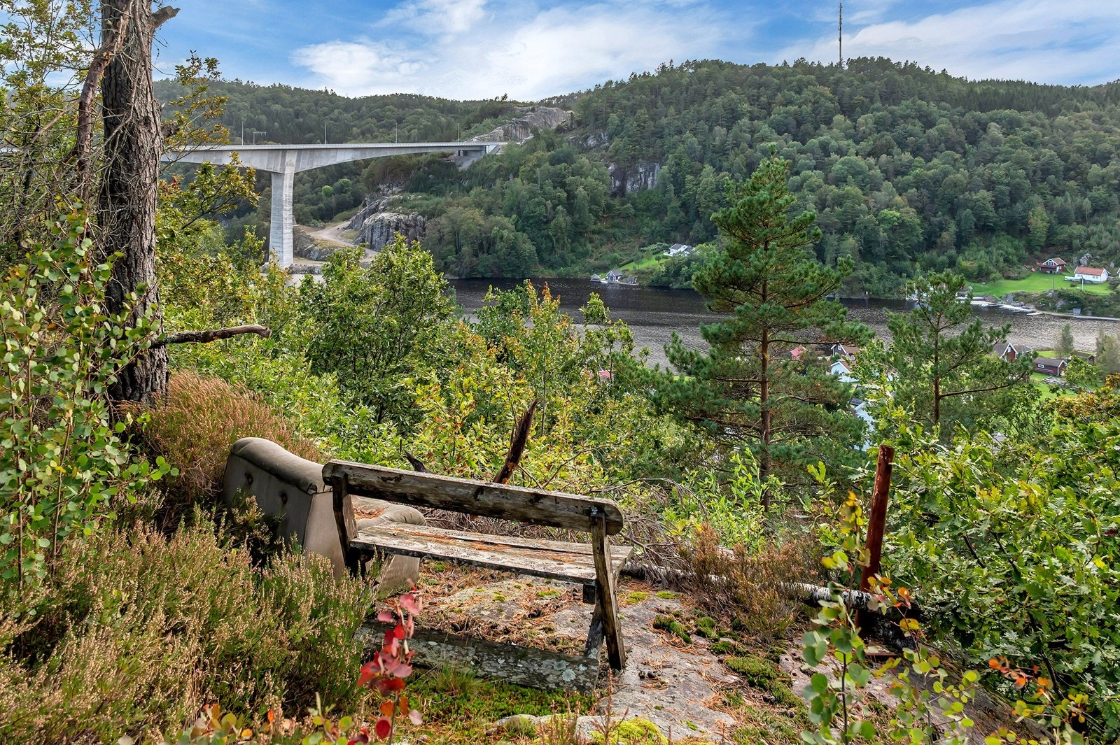 Tomta er av god størrelse på hele 1 862 m² Galleribilde