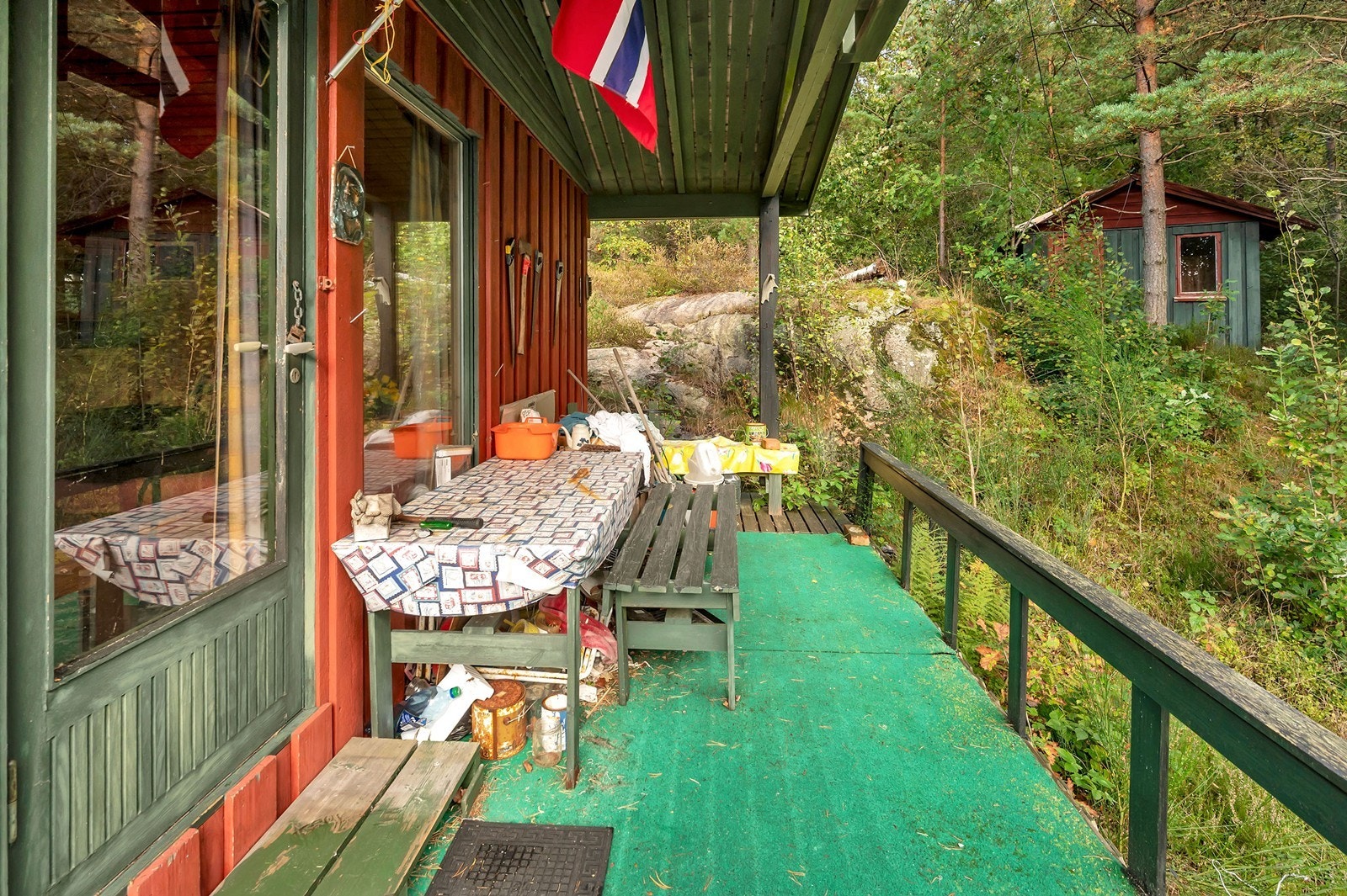 Delvis overbygd inngangsparti Galleribilde