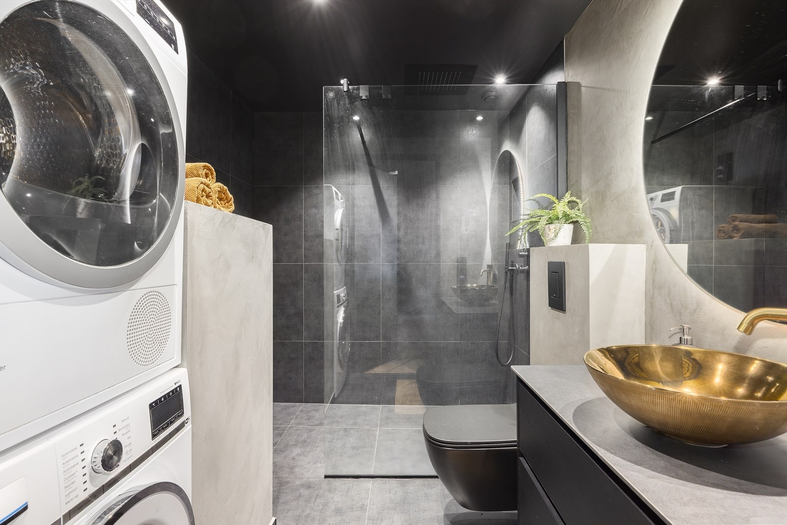 Boligens bad ble pusset opp i 2024 og er av god størrelse. Galleribilde