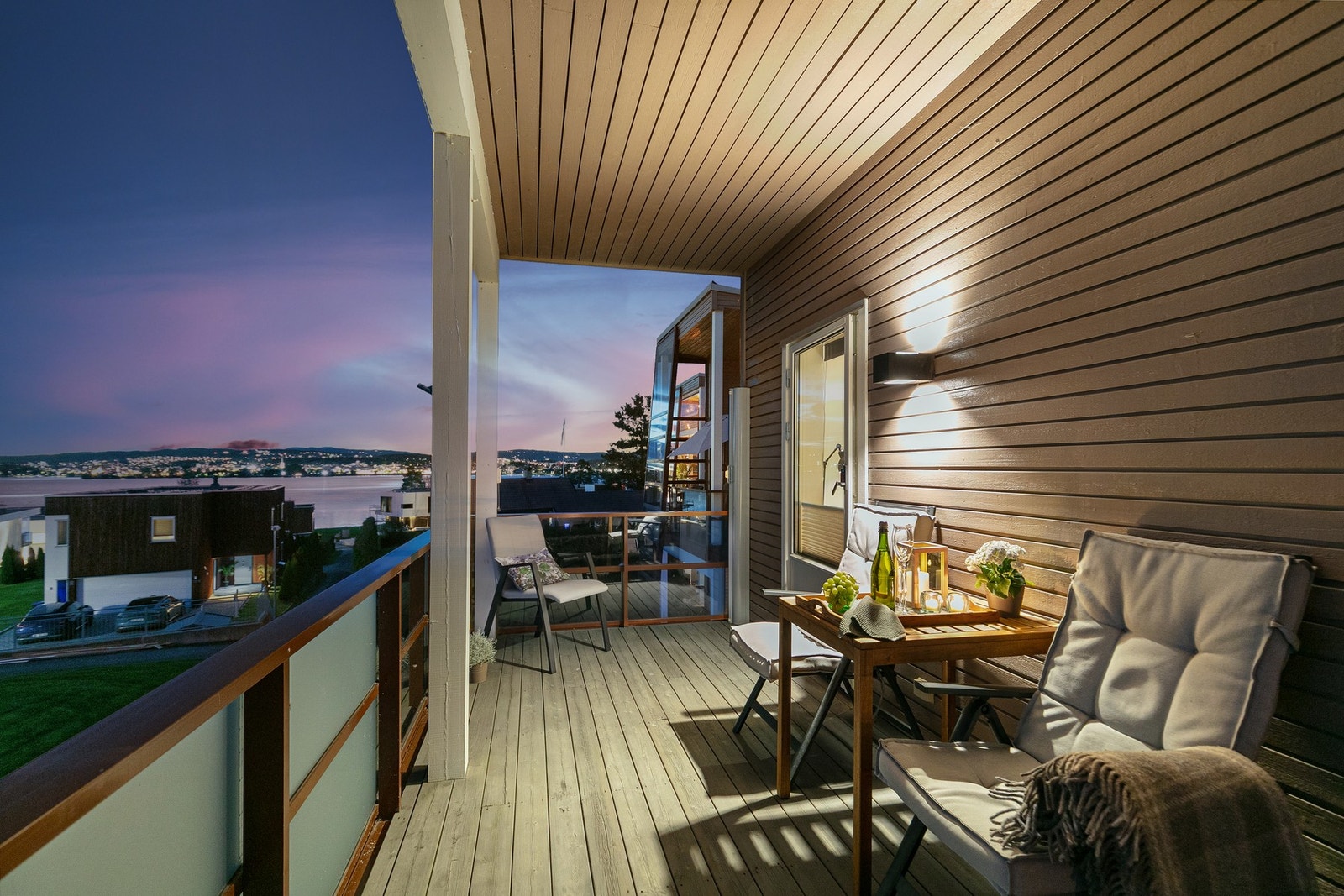 Velkommen til Fjordvegen 19, presentert av Petter Bakke.
Foto: Pil Branding (Kim Rognmo). Galleribilde