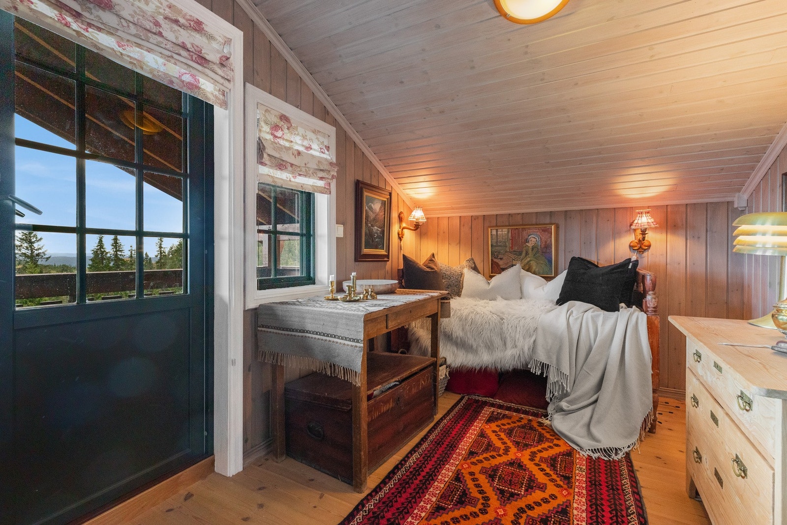 Koselig krok oppe i loftstuen Galleribilde