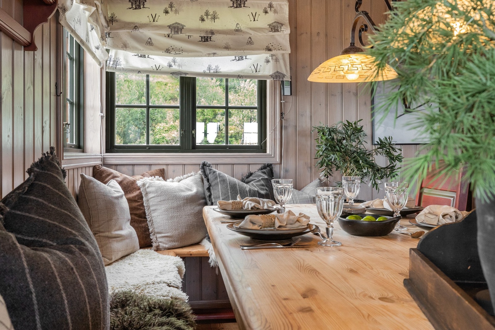 Plassbygd sittebenk Galleribilde