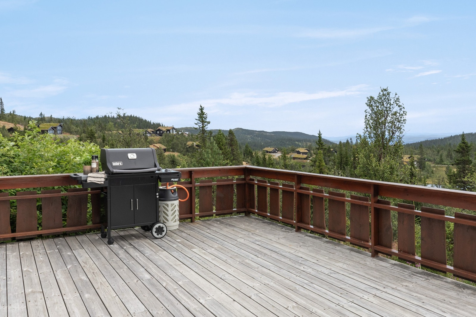 Samle familien til hyggelige utemåltider og stunder på de fine dagene Galleribilde