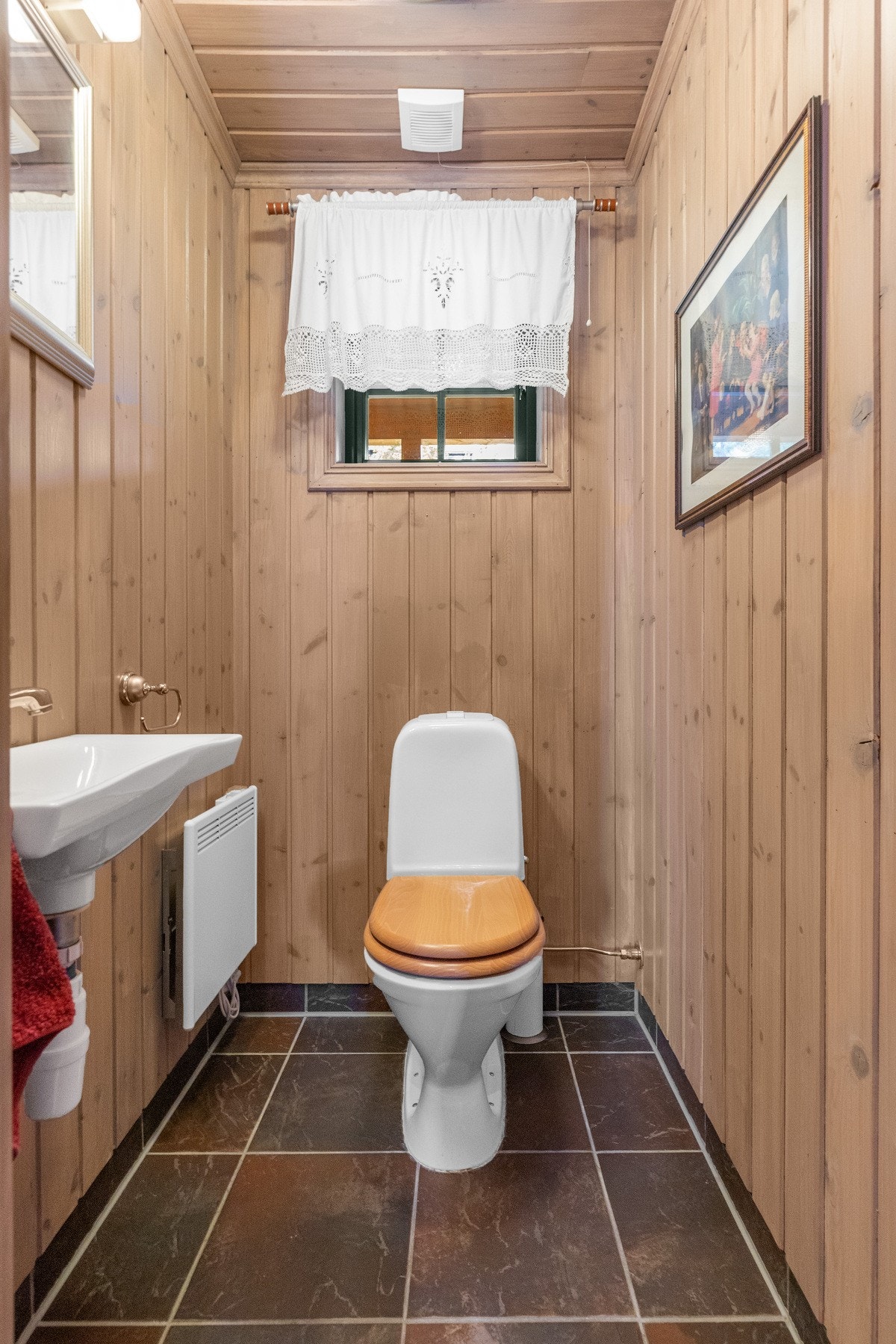 Separat toalettrom i første etasje Galleribilde