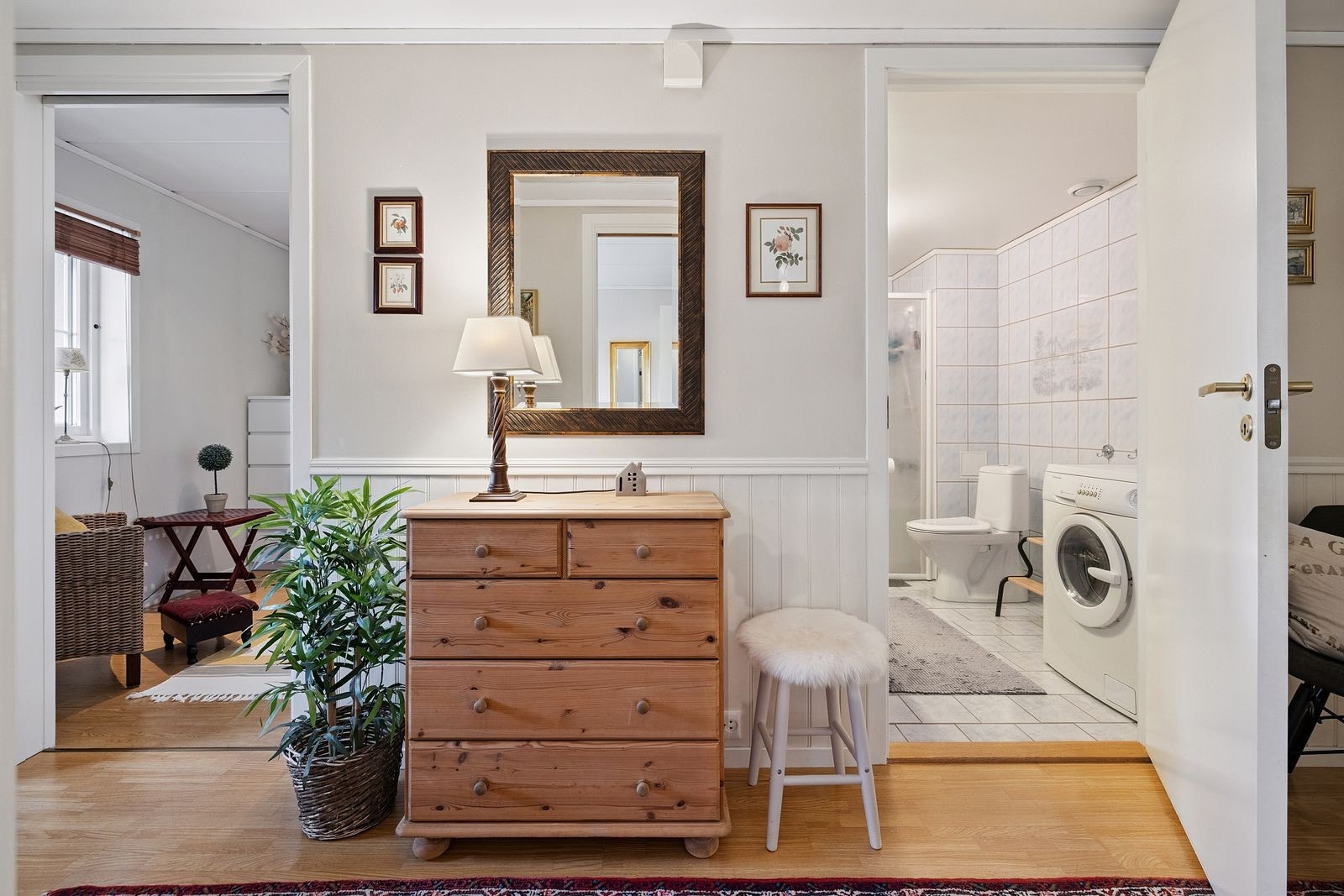 Boligen har en praktisk planløsning med to soverom av god størrelse. Galleribilde