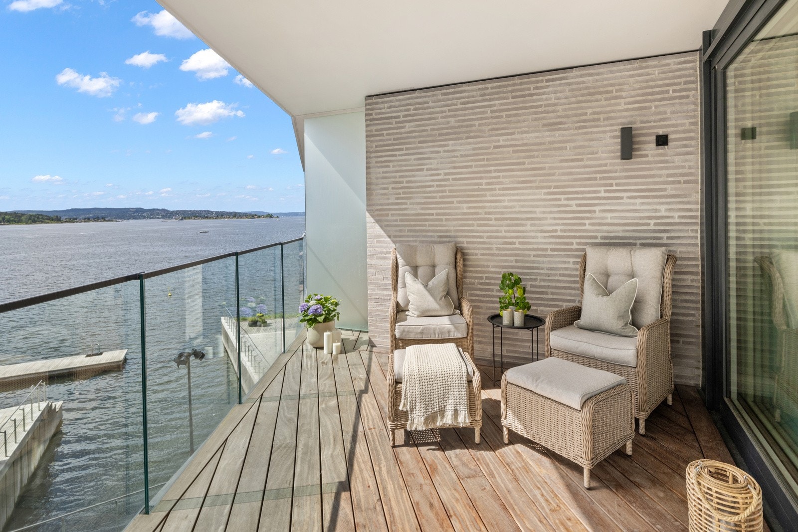 Sommerbilde fra balkongen. Galleribilde