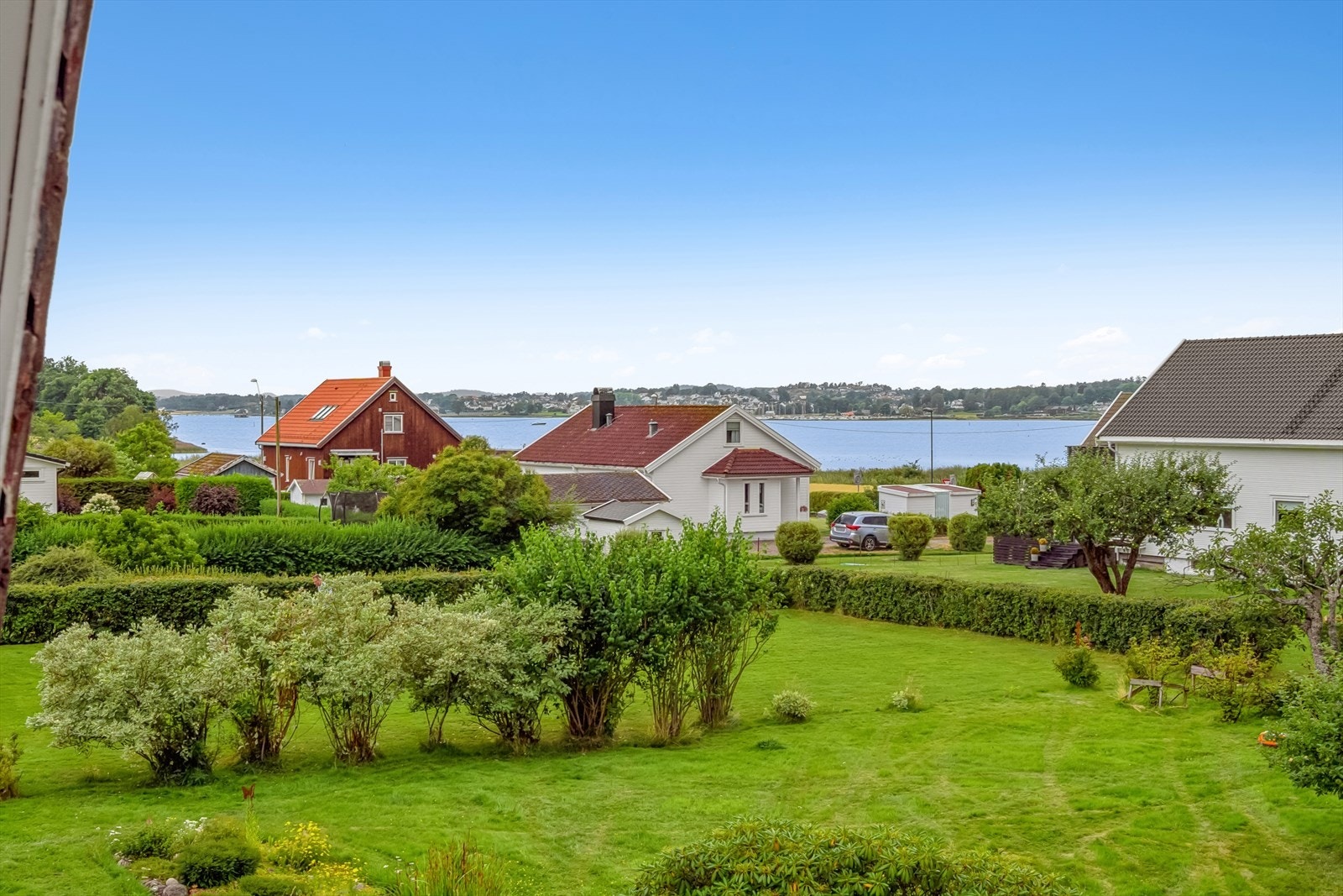 Nydelig utsikt mot fjorden. Galleribilde