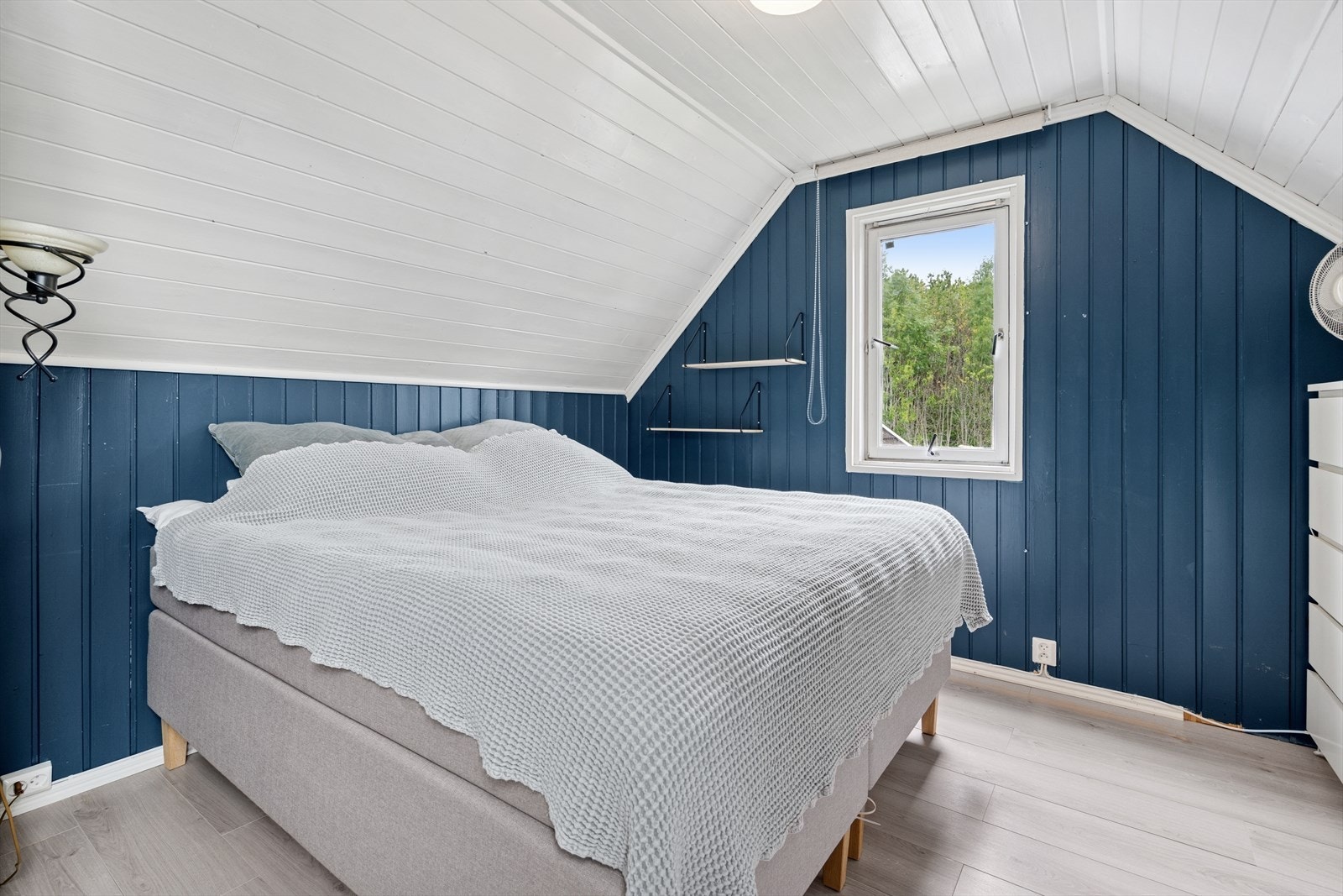Hovedsoverommet har god plass til dobbeltseng og tilhørende møblement. Galleribilde